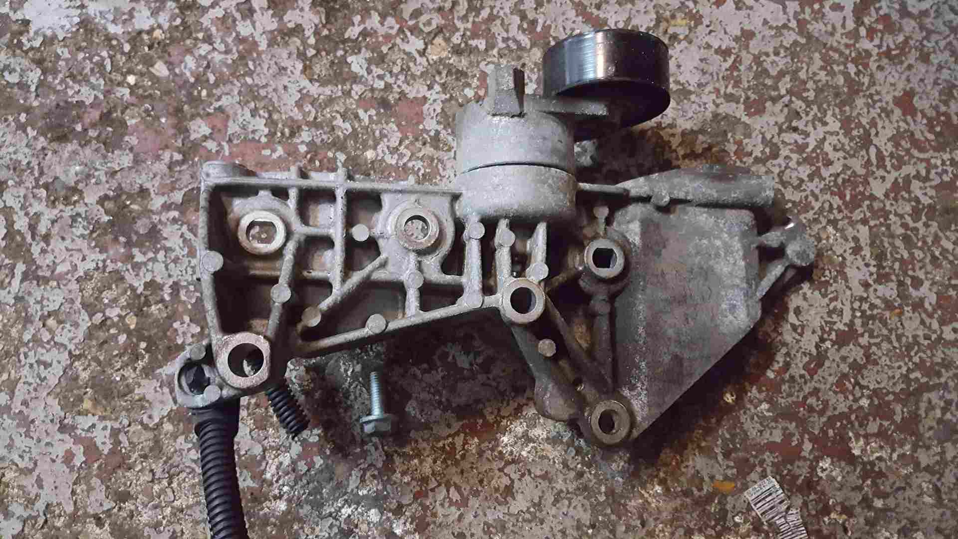 Renault Clio MK3 2005-2012 1.4 1.6 16V Alternator Bracket