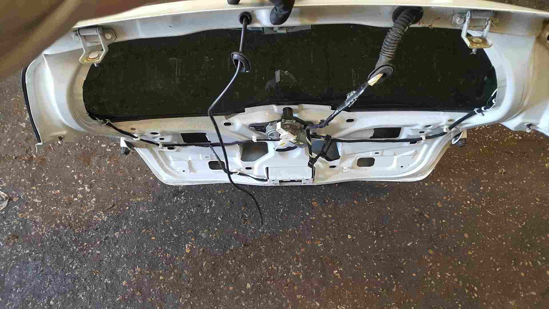 Thumb 2 Renault Clio MK3 2005-2012 197 200 Rear Tailgate Boot White 369