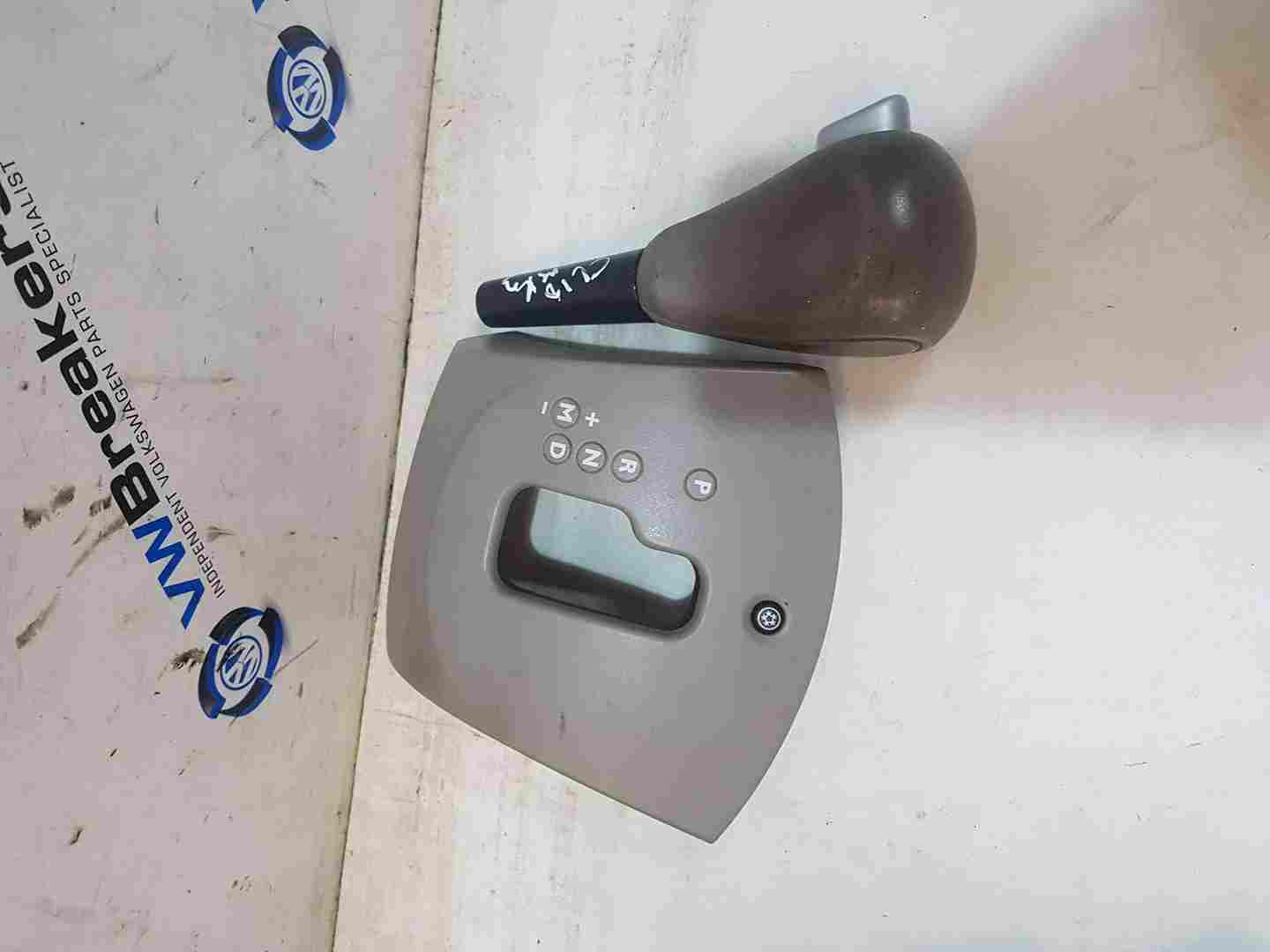 Thumb 2 Renault Clio MK3 2005-2012 Automatic Gearbox Knob + Surround Beige