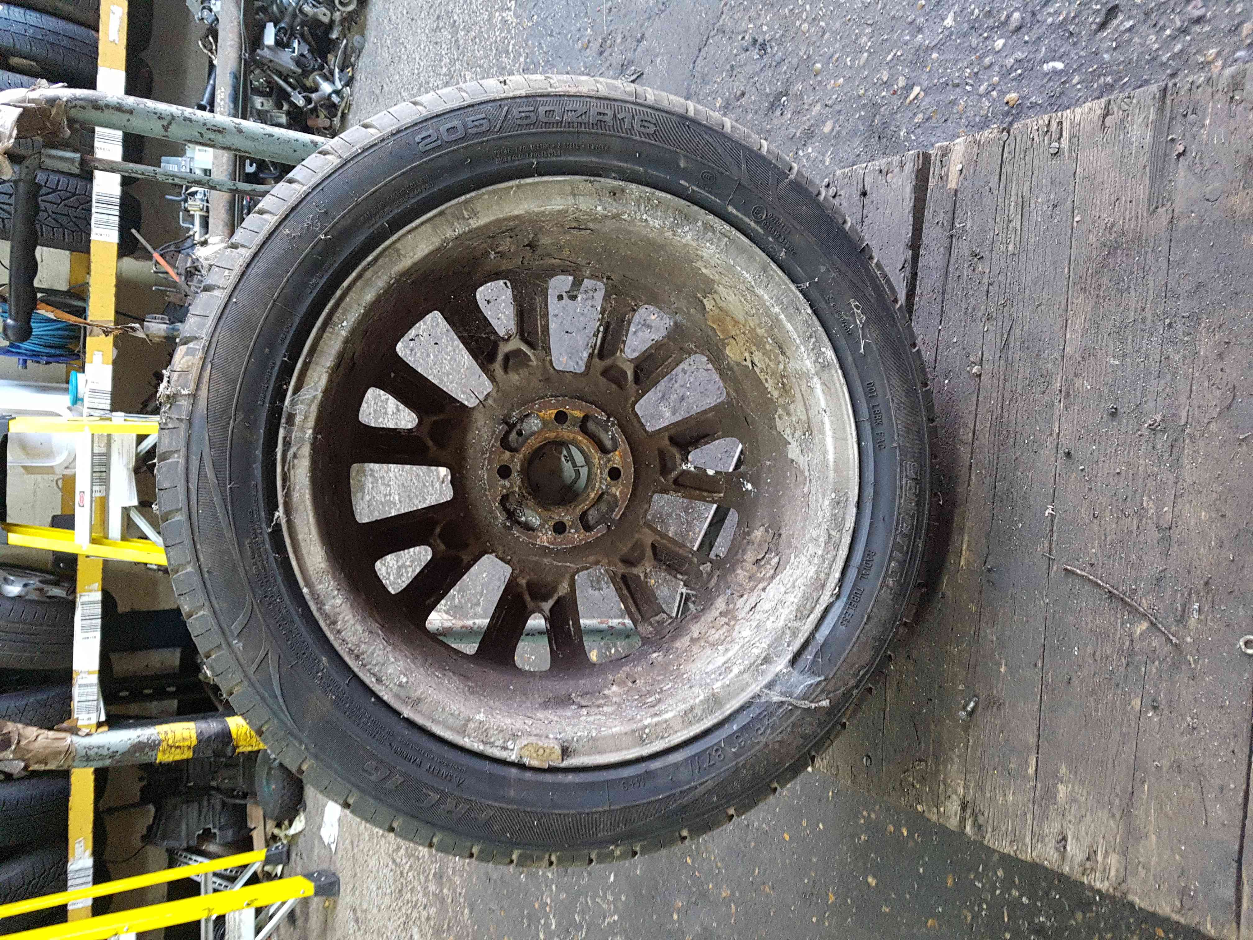 Thumb 2 Renault Clio MK3 2005-2012 Canasta Alloy Wheel + Tyre 195 50 16 5Mm Tread 2/5