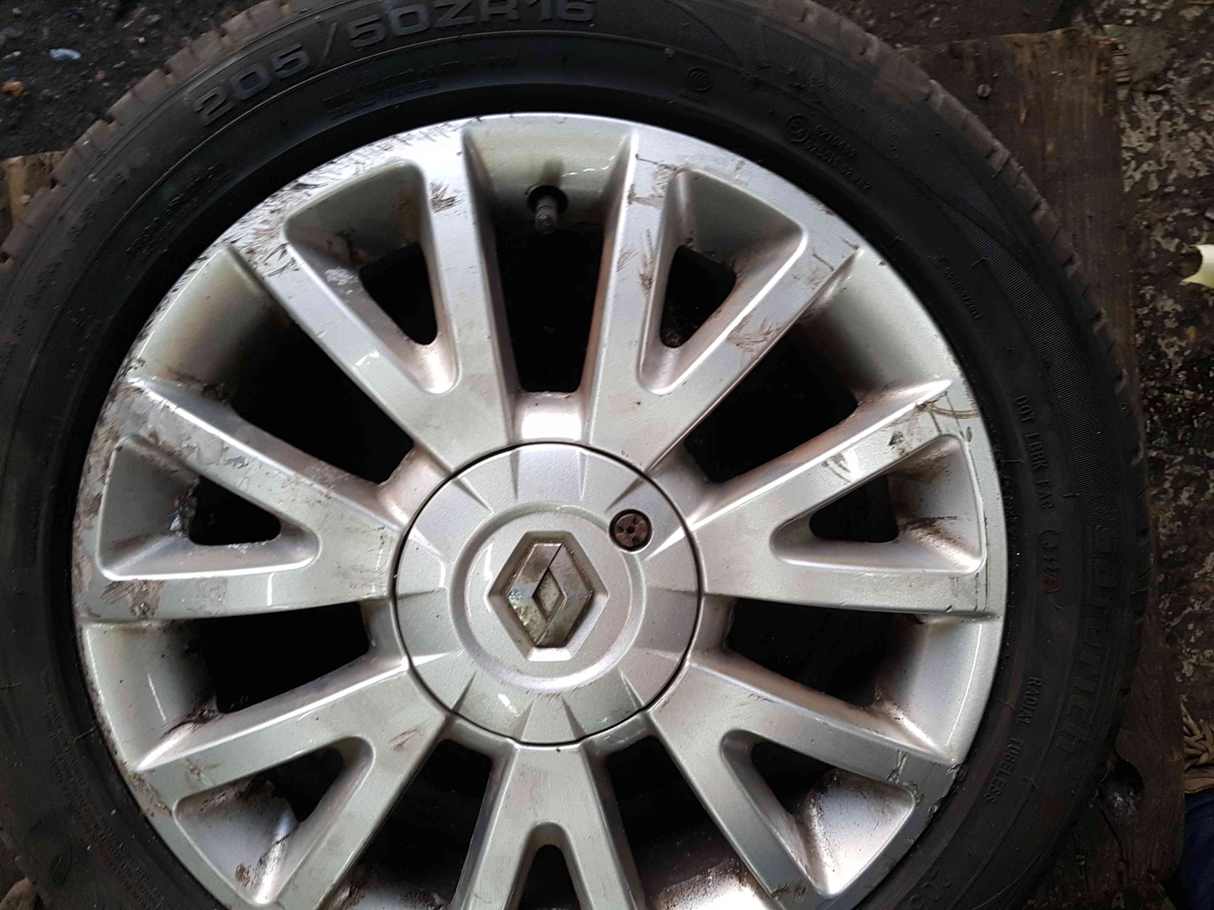 Thumb 7 Renault Clio MK3 2005-2012 Canasta Alloy Wheel + Tyre 195 50 16 5Mm Tread 2/5