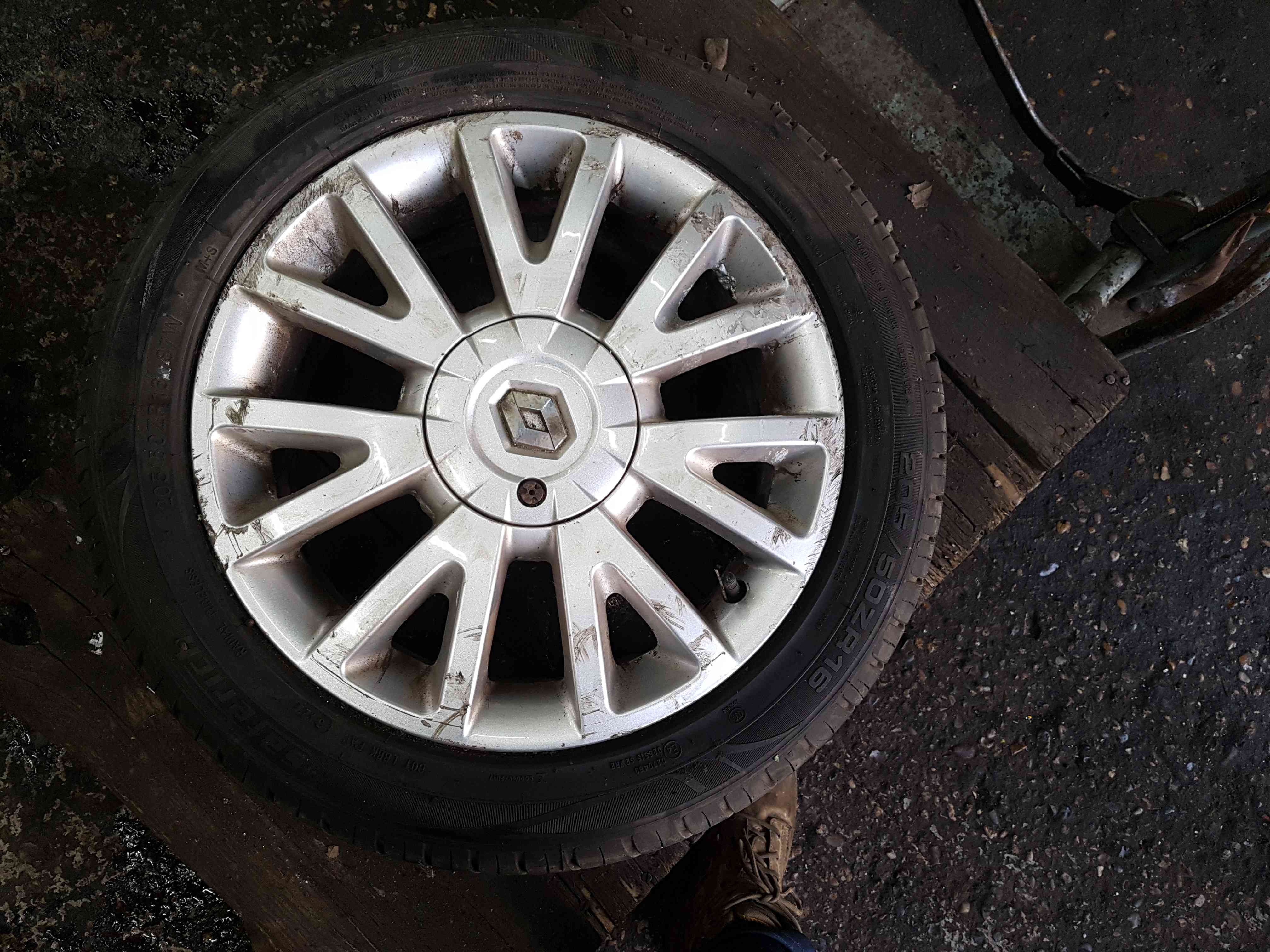 Renault Clio MK3 2005-2012 Canasta Alloy Wheel + Tyre 195 50 16 5Mm Tread 2/5