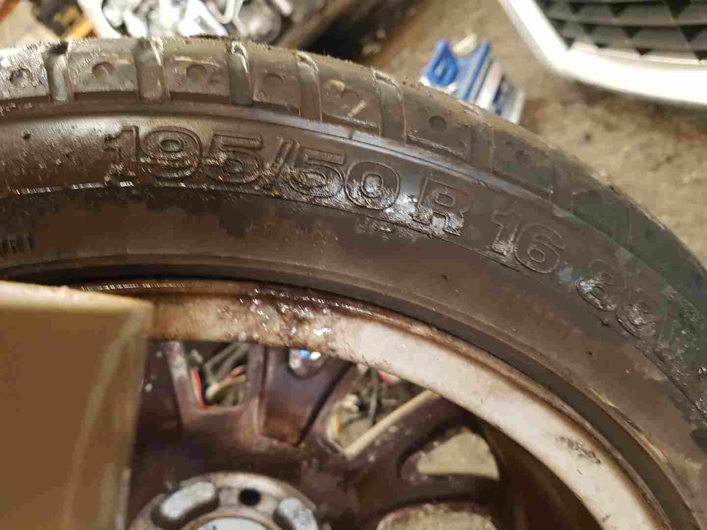 Thumb 4 Renault Clio MK3 2005-2012 Canasta Alloy Wheel + Tyre 195 50 16 5Mm Tread 3/5