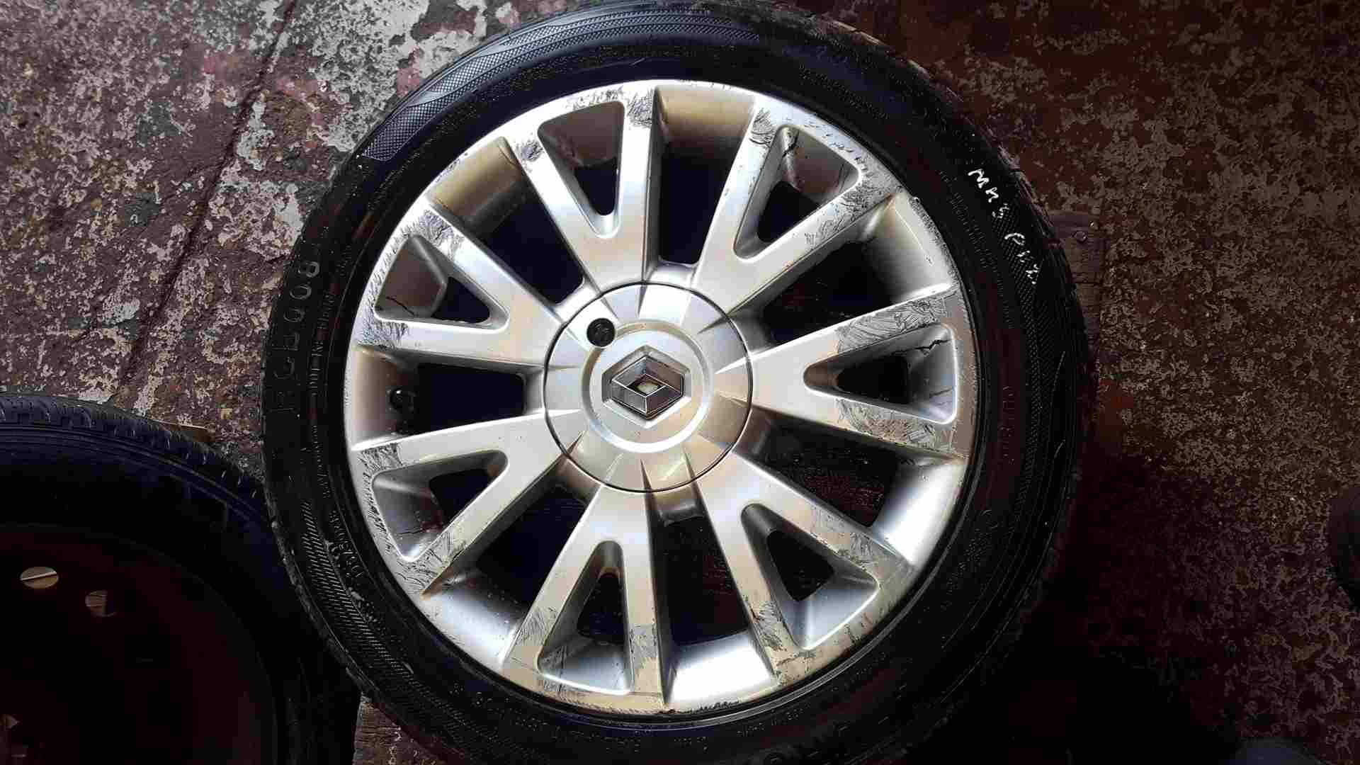 Thumb 3 Renault Clio MK3 2005-2012 Canasta Alloy Wheel + Tyre 195 50 16 5Mm Tread 3/5