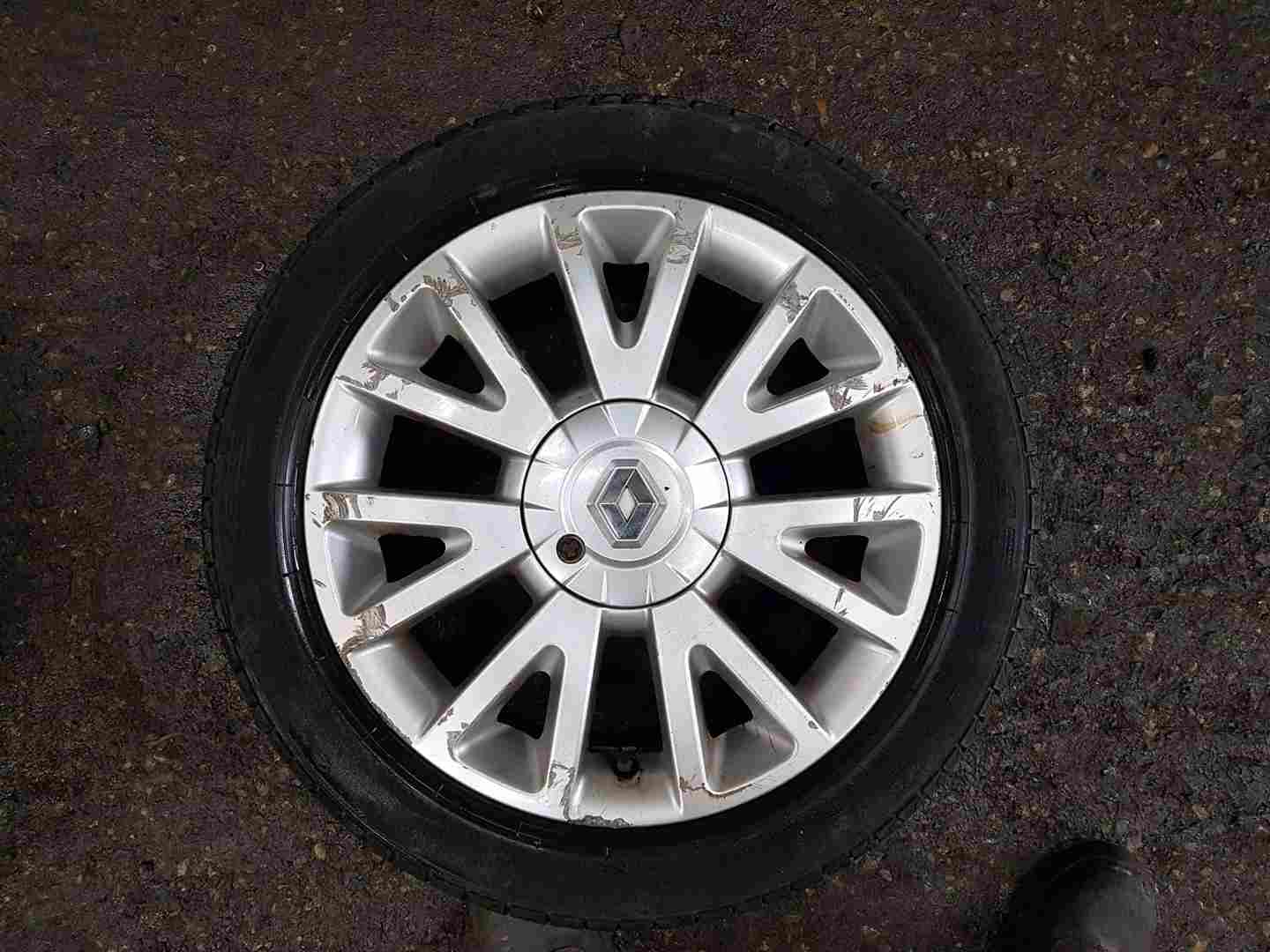 Thumb 5 Renault Clio MK3 2005-2012 Canasta Alloy Wheel + Tyre 195 50 16 5Mm Tread 3/5