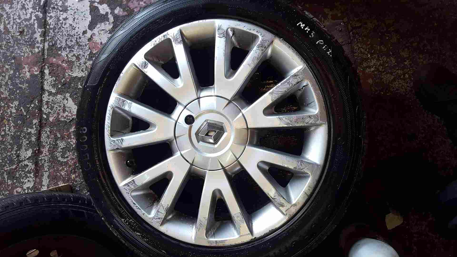 Renault Clio MK3 2005-2012 Canasta Alloy Wheel + Tyre 195 50 16 5Mm Tread 3/5