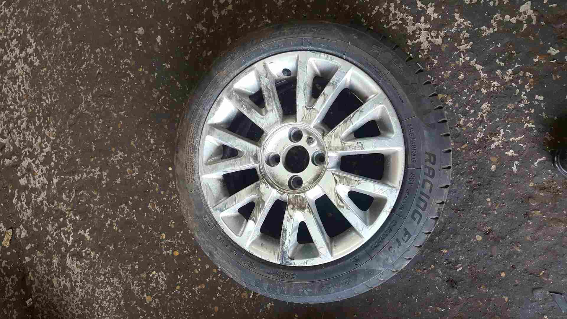 Renault Clio MK3 2005-2012 Canasta Alloy Wheel + Tyre 195 50 16 7Mm Tread 1/5
