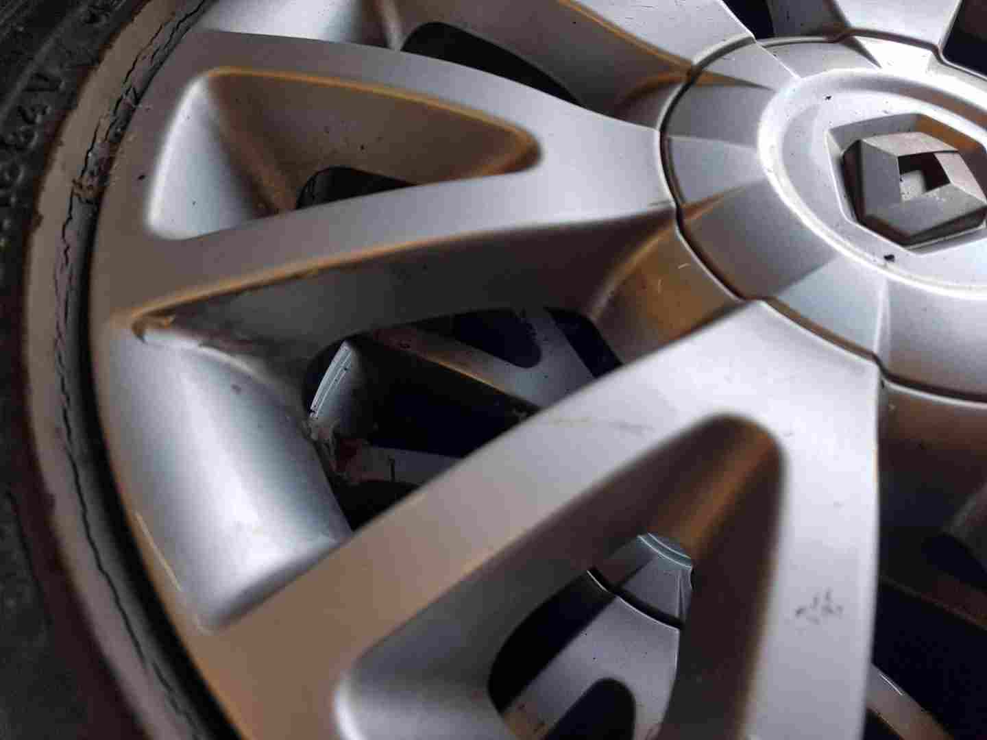 Thumb 2 Renault Clio MK3 2005-2012 Canasta Alloy Wheel 16 Inch 4/5 8201075834