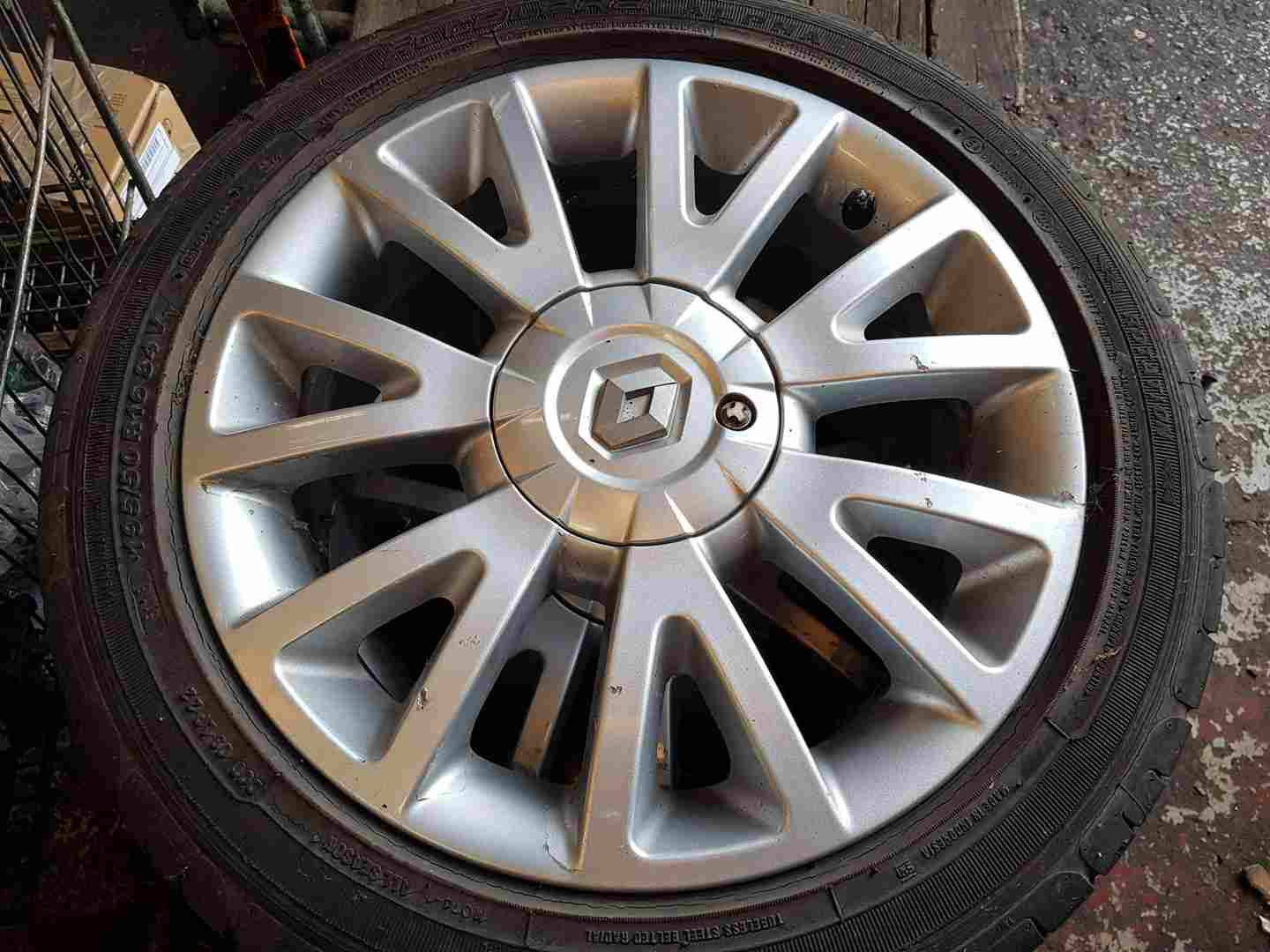 Thumb 3 Renault Clio MK3 2005-2012 Canasta Alloy Wheel 16 Inch 4/5 8201075834
