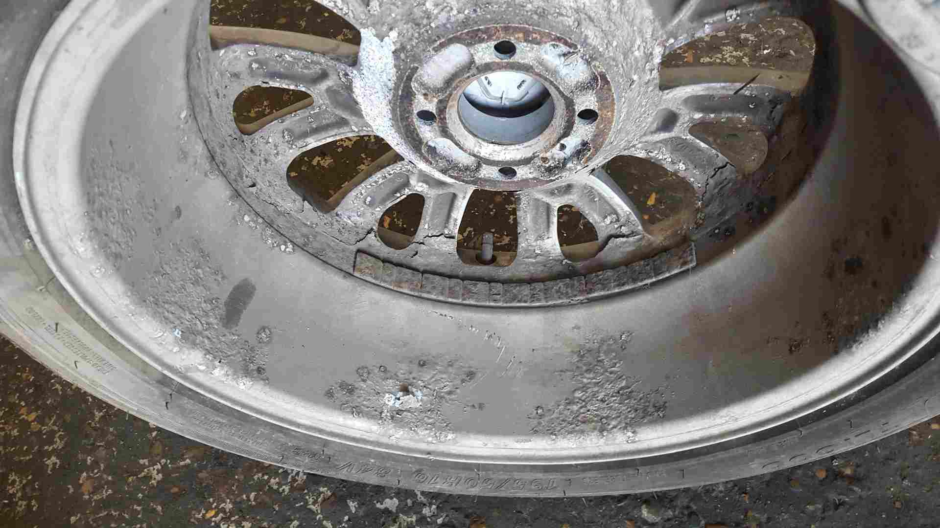 Thumb 5 Renault Clio MK3 2005-2012 Canasta Alloy Wheel 16Inch 3/5 8201075834