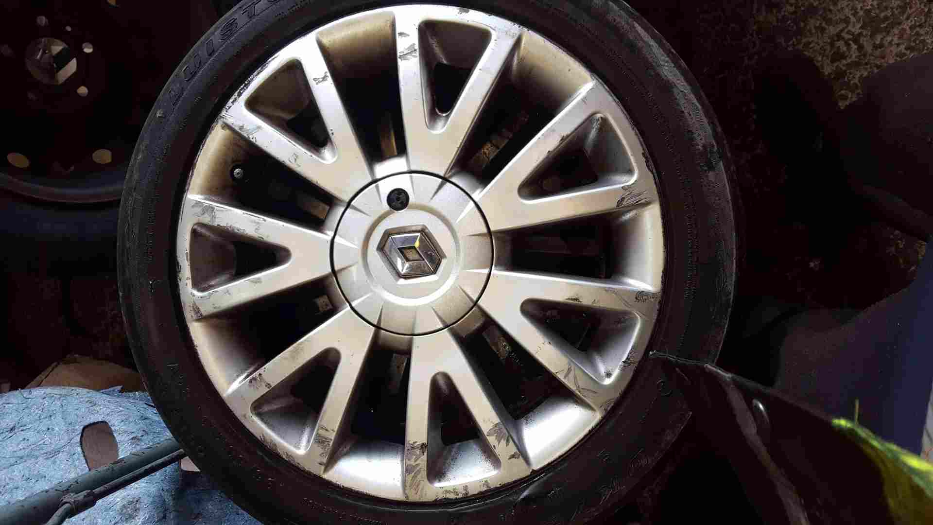 Thumb 2 Renault Clio MK3 2005-2012 Canasta Alloy Wheel 3/5