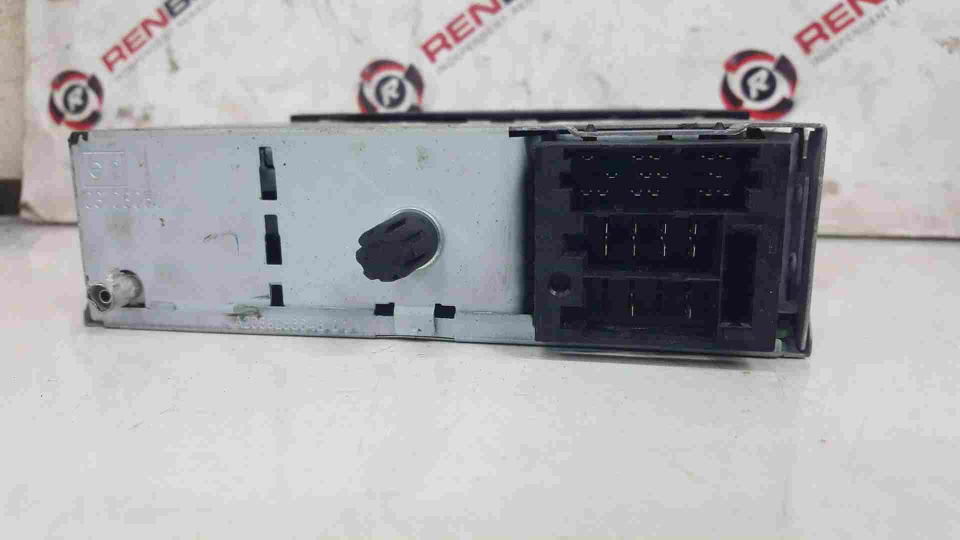 Thumb 3 Renault Clio MK3 2005-2012 Cd Player Radio + Code 281150038R