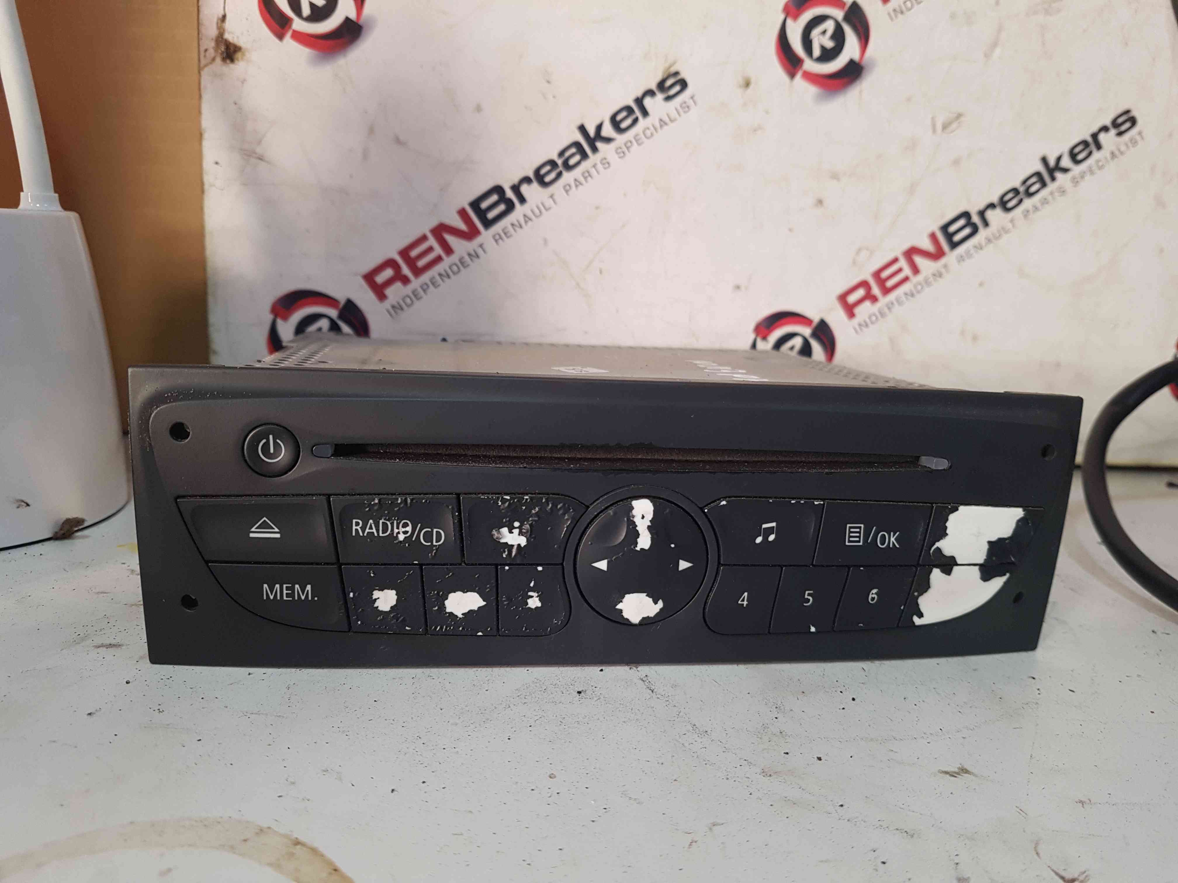 Renault Clio MK3 2005-2012 Cd Player Radio + Code 281150038R
