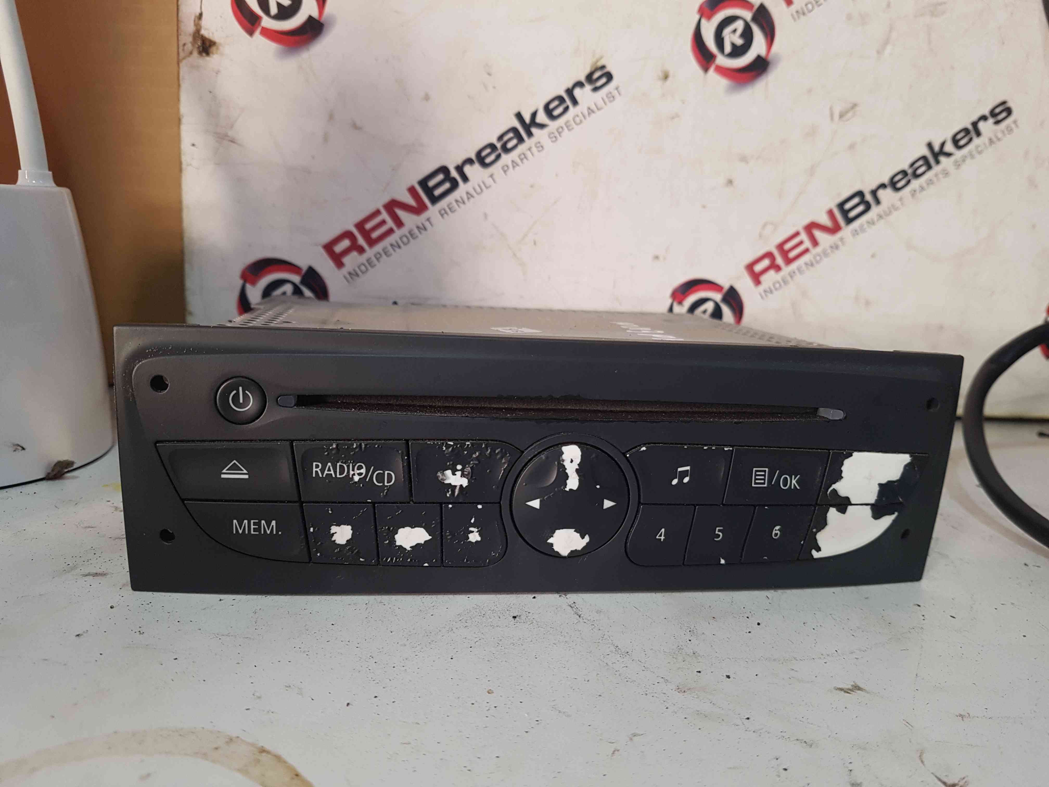 Thumb 2 Renault Clio MK3 2005-2012 Cd Player Radio + Code 281150038R