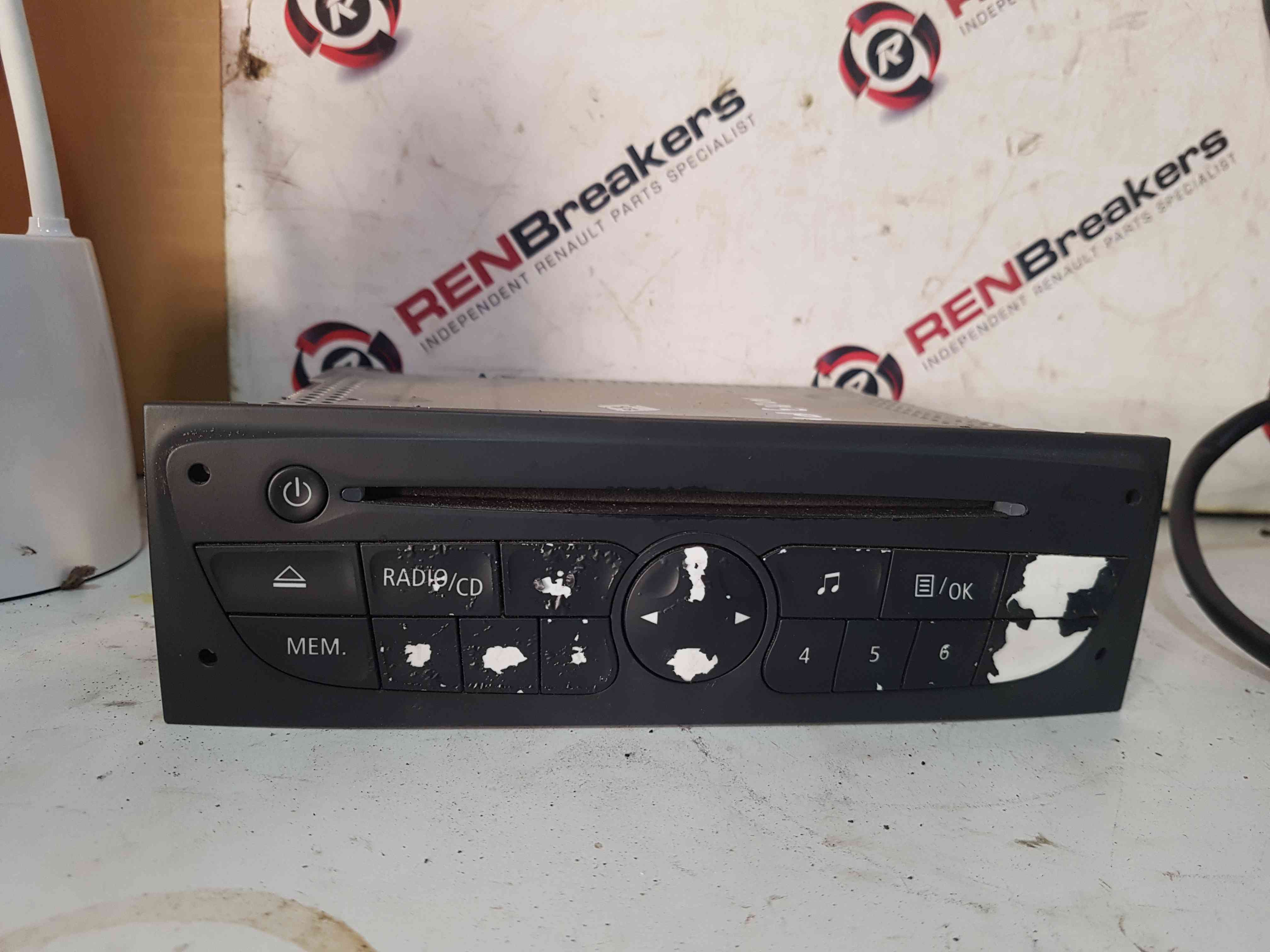 Thumb 3 Renault Clio MK3 2005-2012 Cd Player Radio + Code 281150038R