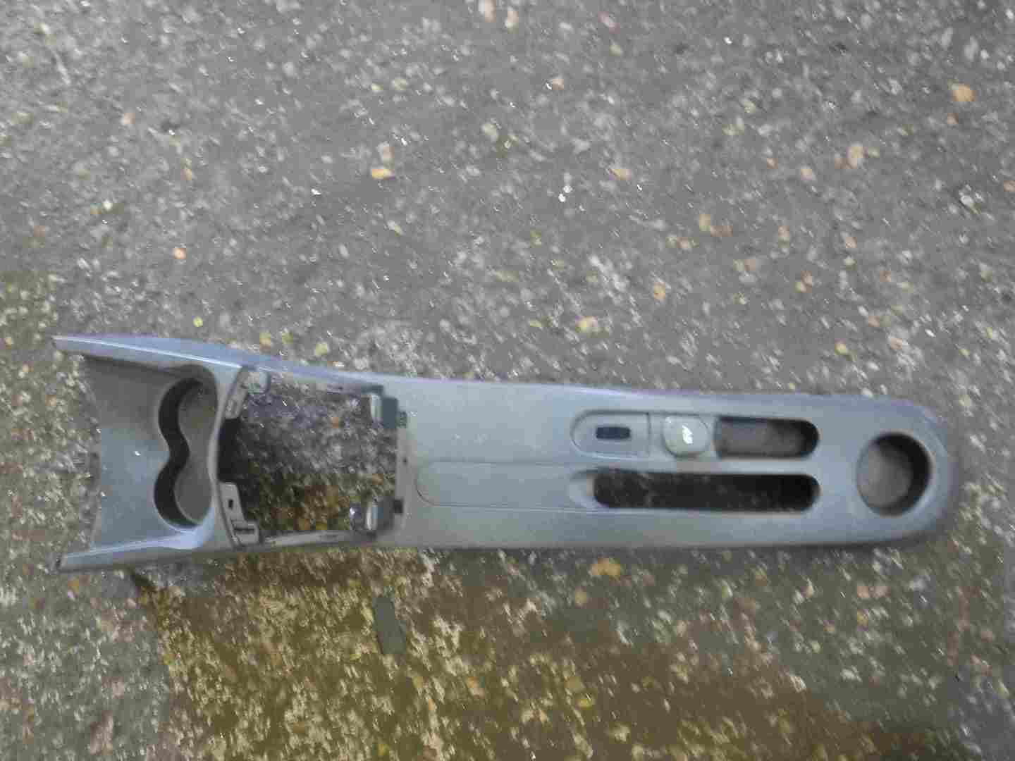 Renault Clio MK3 2005-2012 Centre Console Cup Holders