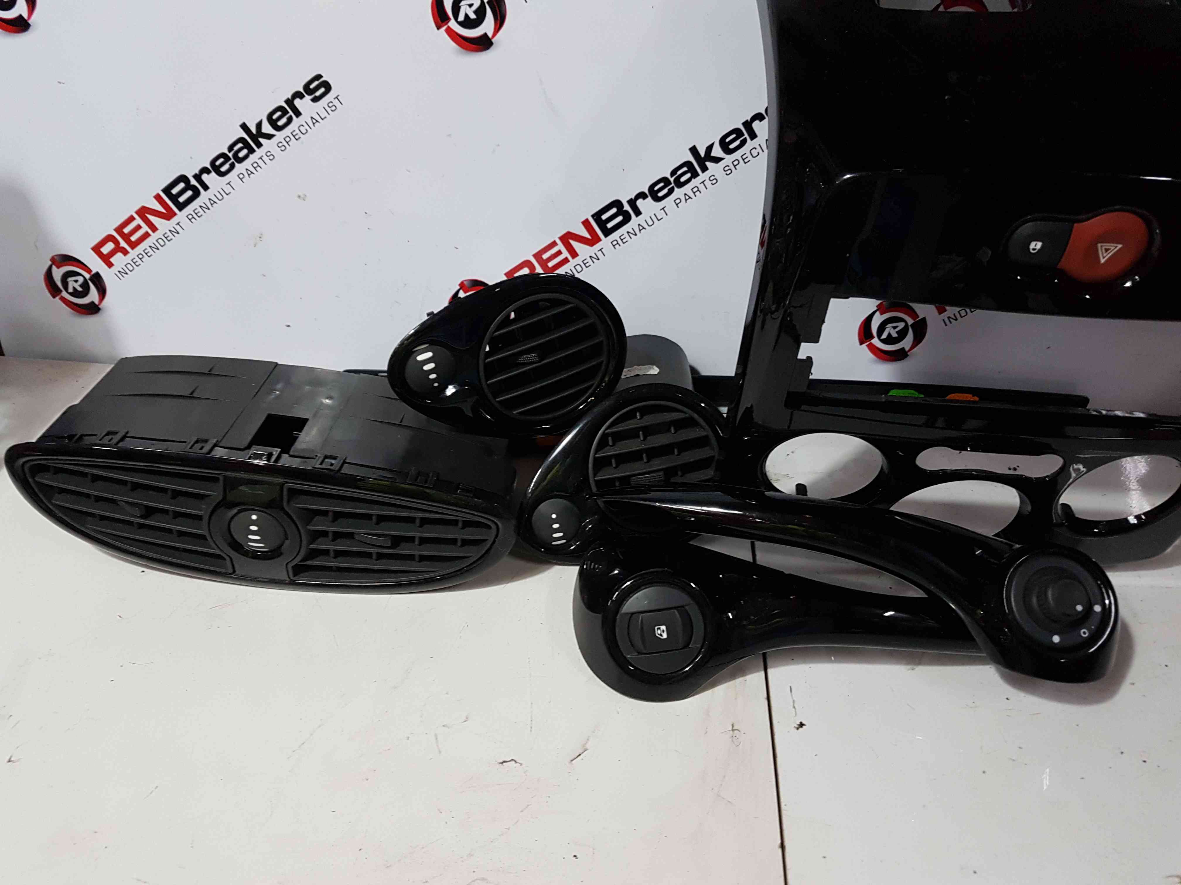 Thumb 3 Renault Clio MK3 2005-2012 Centre Heater Vent Passengers Drivers SET Gloss Black