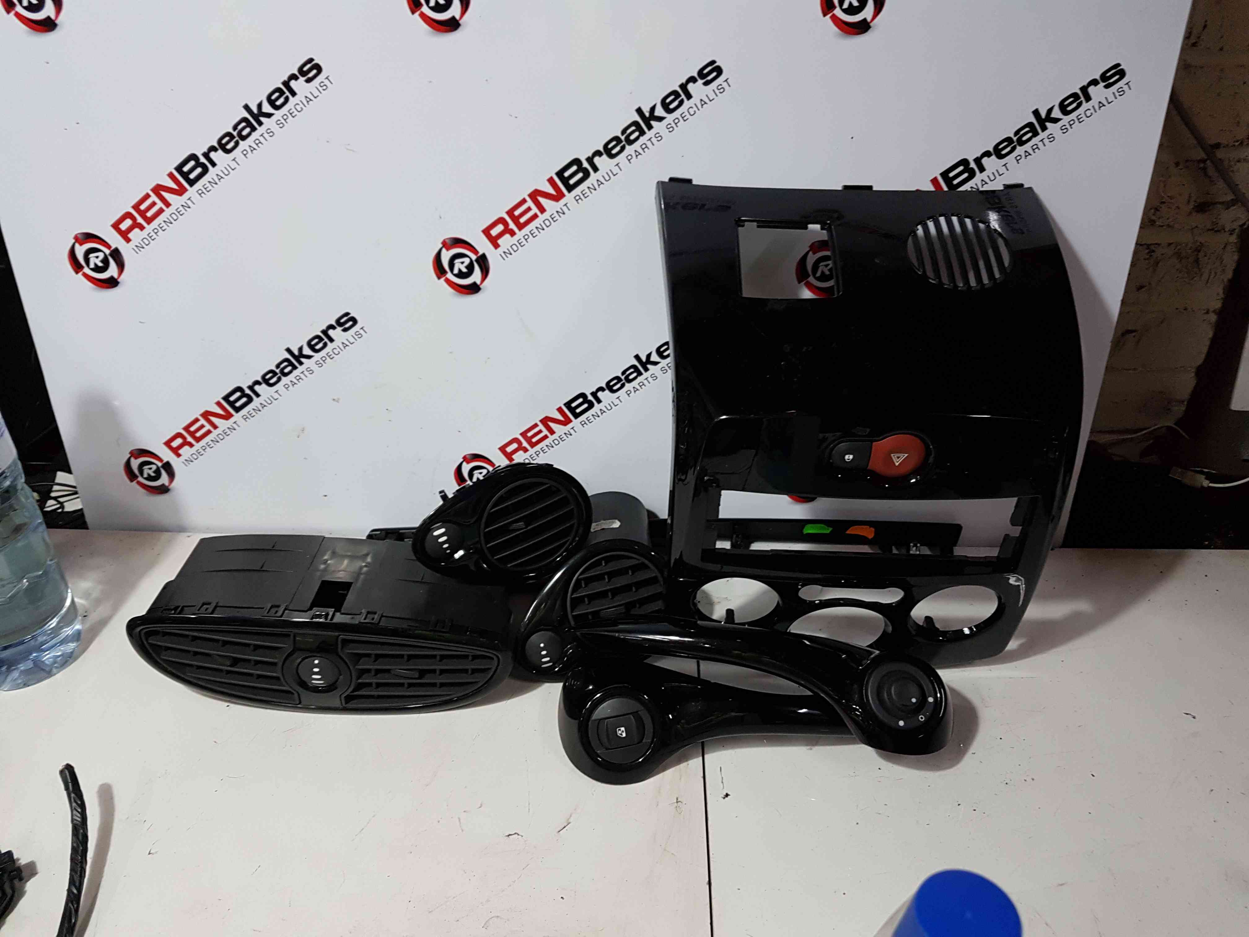 Thumb 5 Renault Clio MK3 2005-2012 Centre Heater Vent Passengers Drivers SET Gloss Black