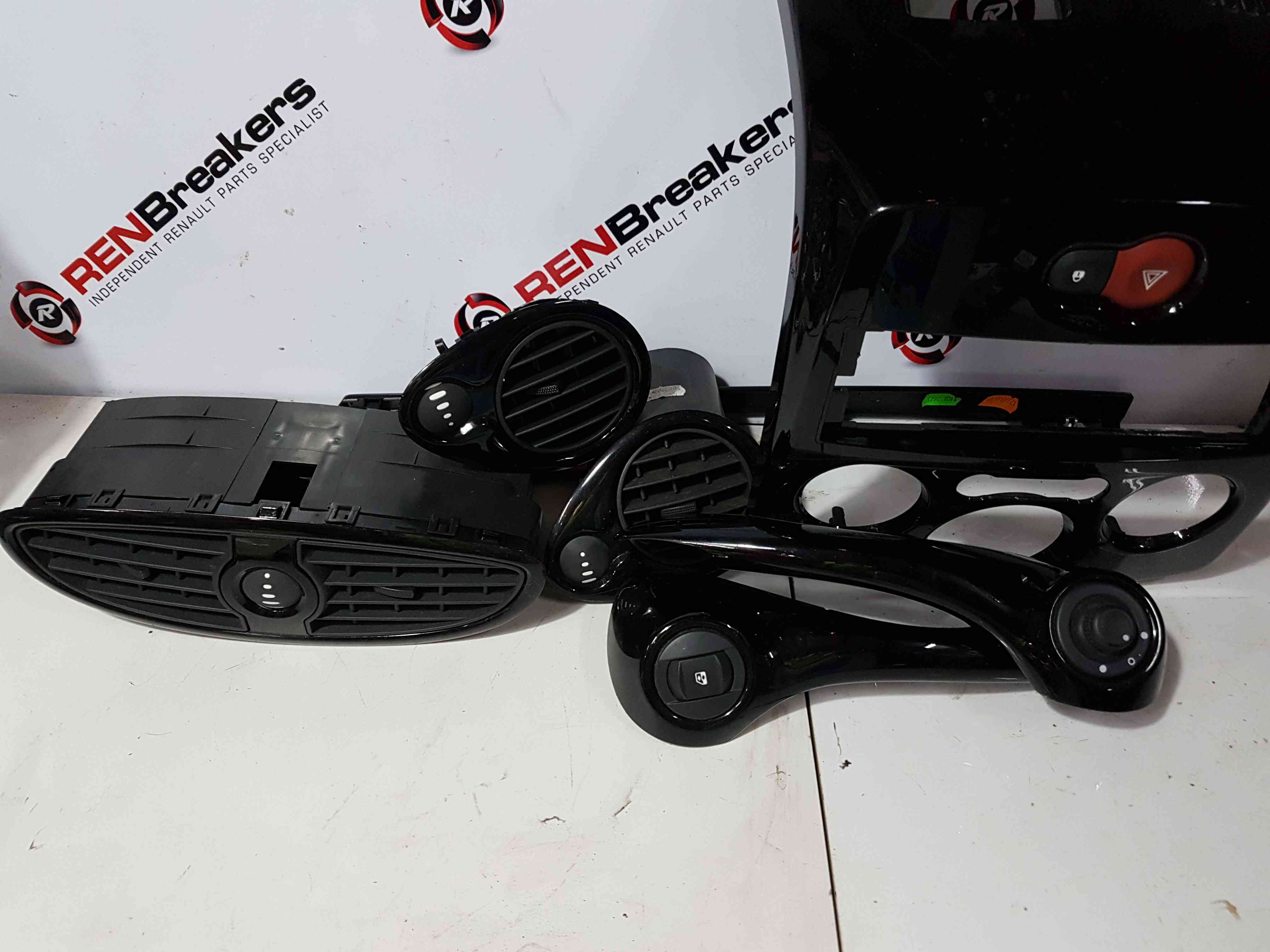 Thumb 6 Renault Clio MK3 2005-2012 Centre Heater Vent Passengers Drivers SET Gloss Black