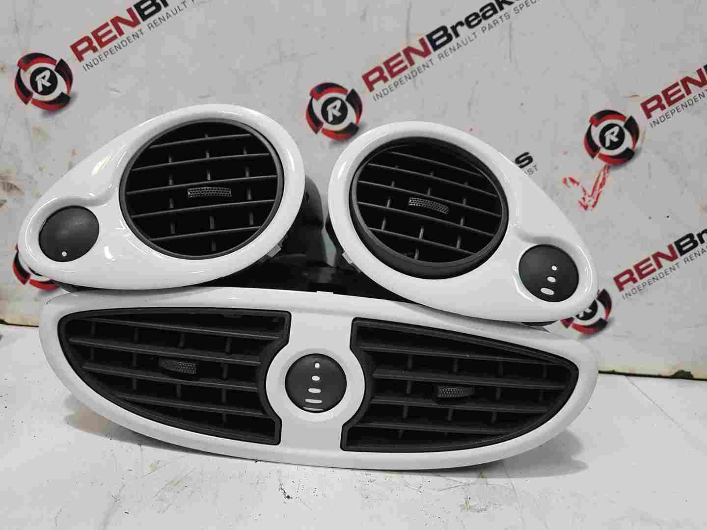 Thumb 2 Renault Clio MK3 2005-2012 Centre Heater Vent Passengers Drivers SET Gloss White