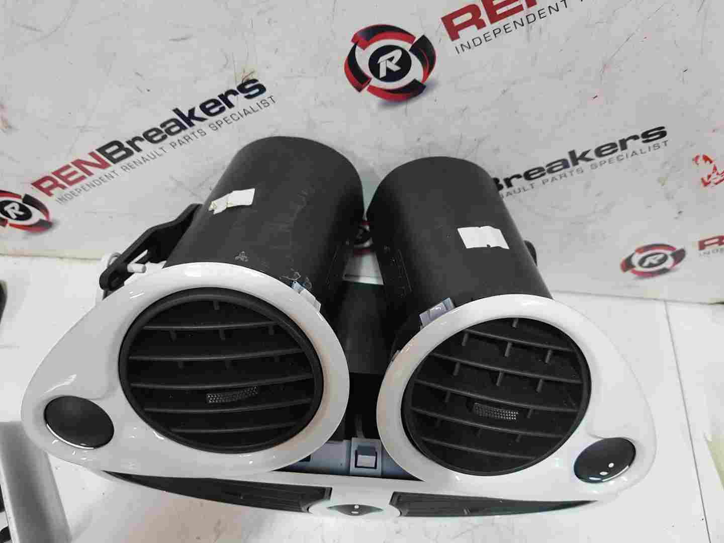 Thumb 4 Renault Clio MK3 2005-2012 Centre Heater Vent Passengers Drivers SET Gloss White