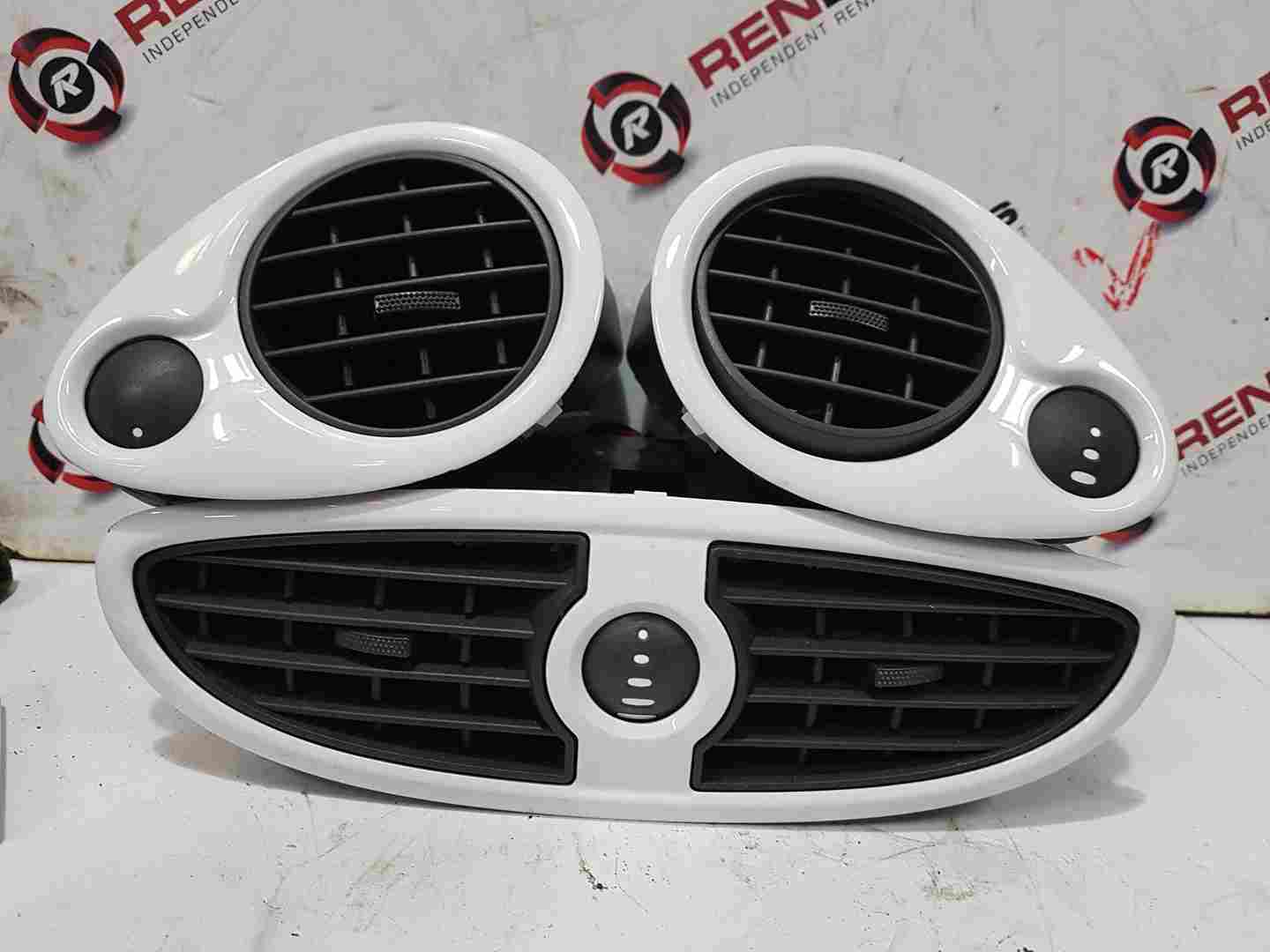 Thumb 5 Renault Clio MK3 2005-2012 Centre Heater Vent Passengers Drivers SET Gloss White