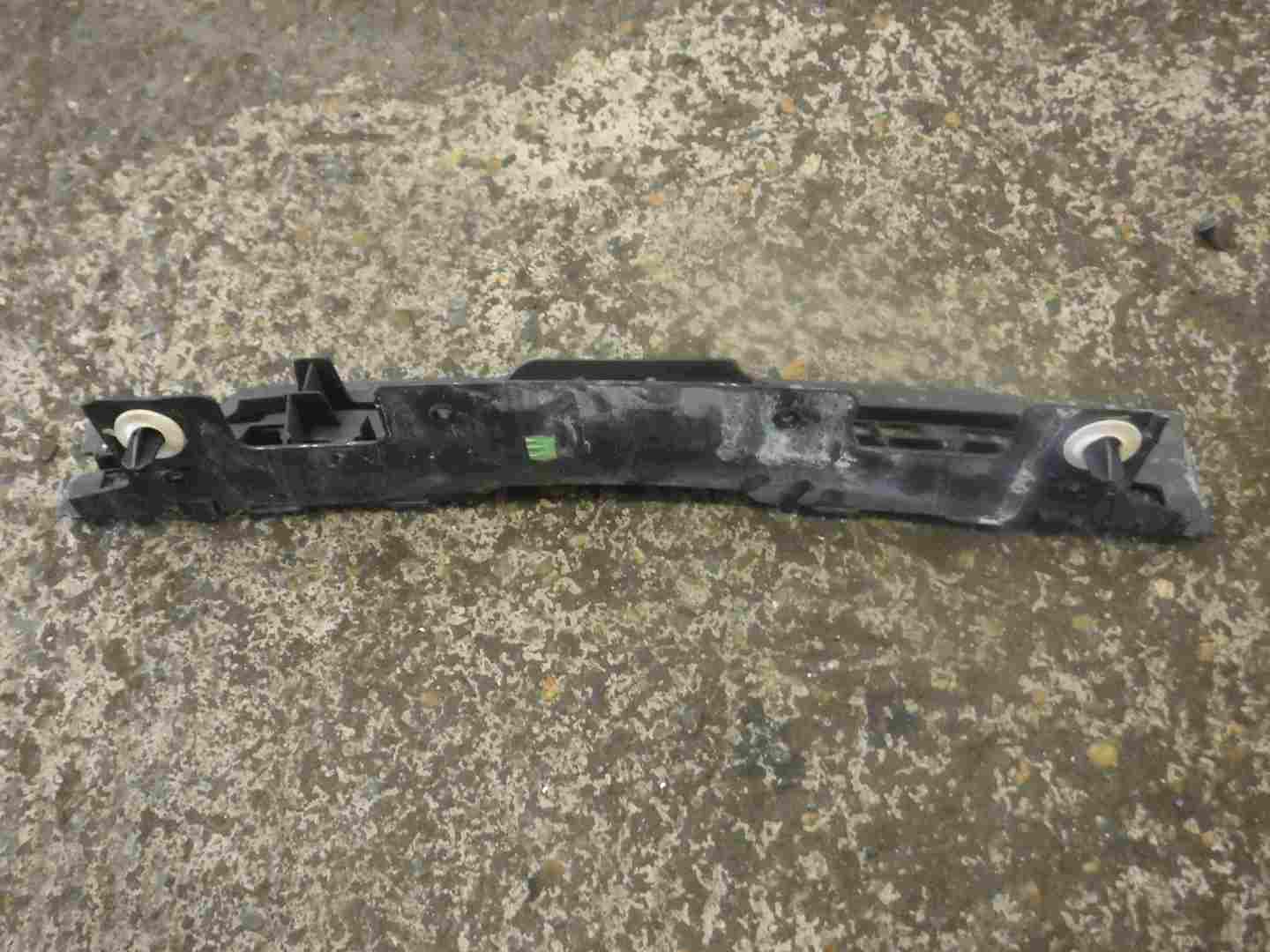 Renault Clio MK3 2005-2012 Centre Rear Bumper Support Bracket 8200290035