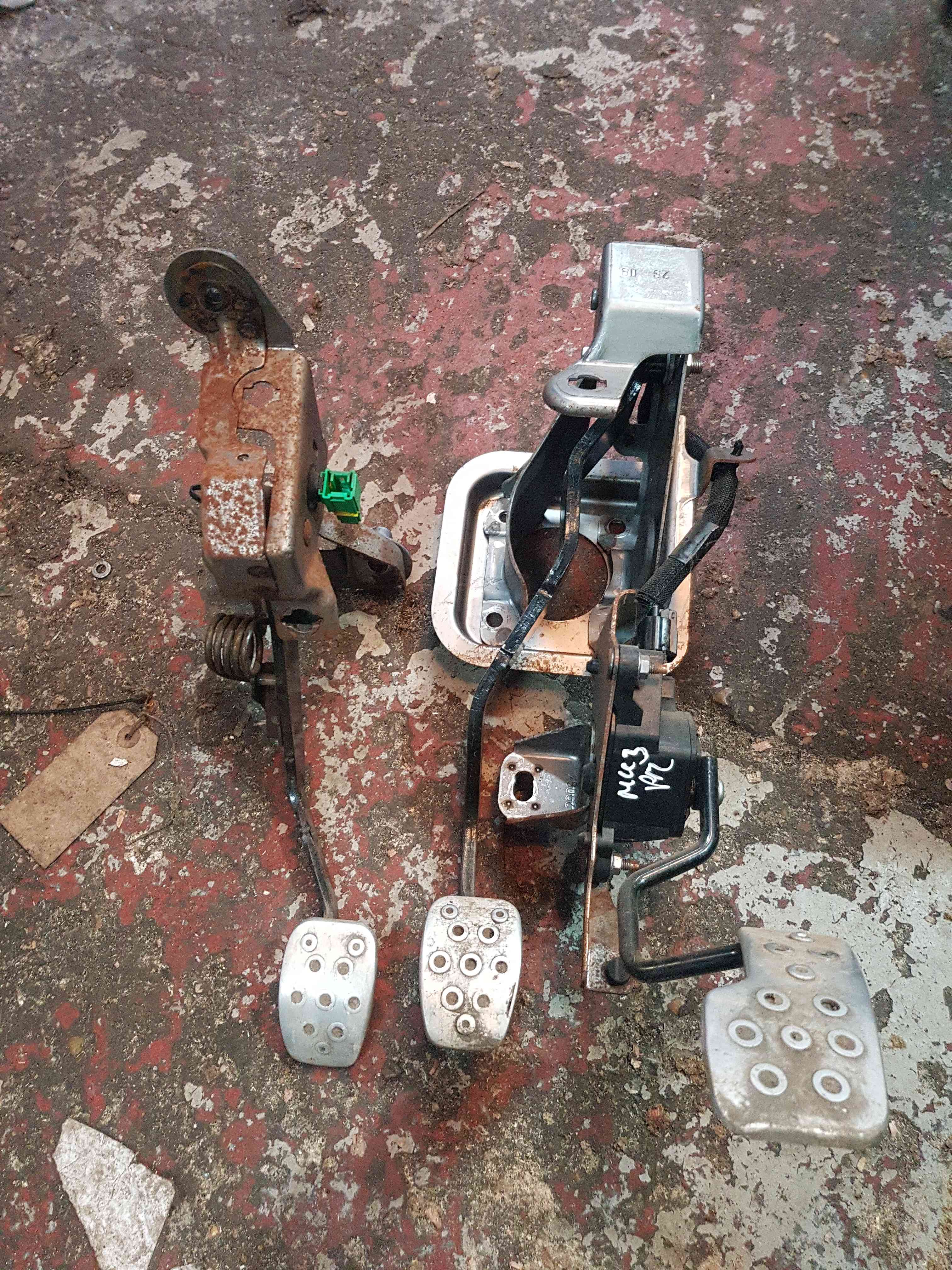 Thumb 2 Renault Clio MK3 2005-2012 Clutch Throttle Pedal Foot Mechanism