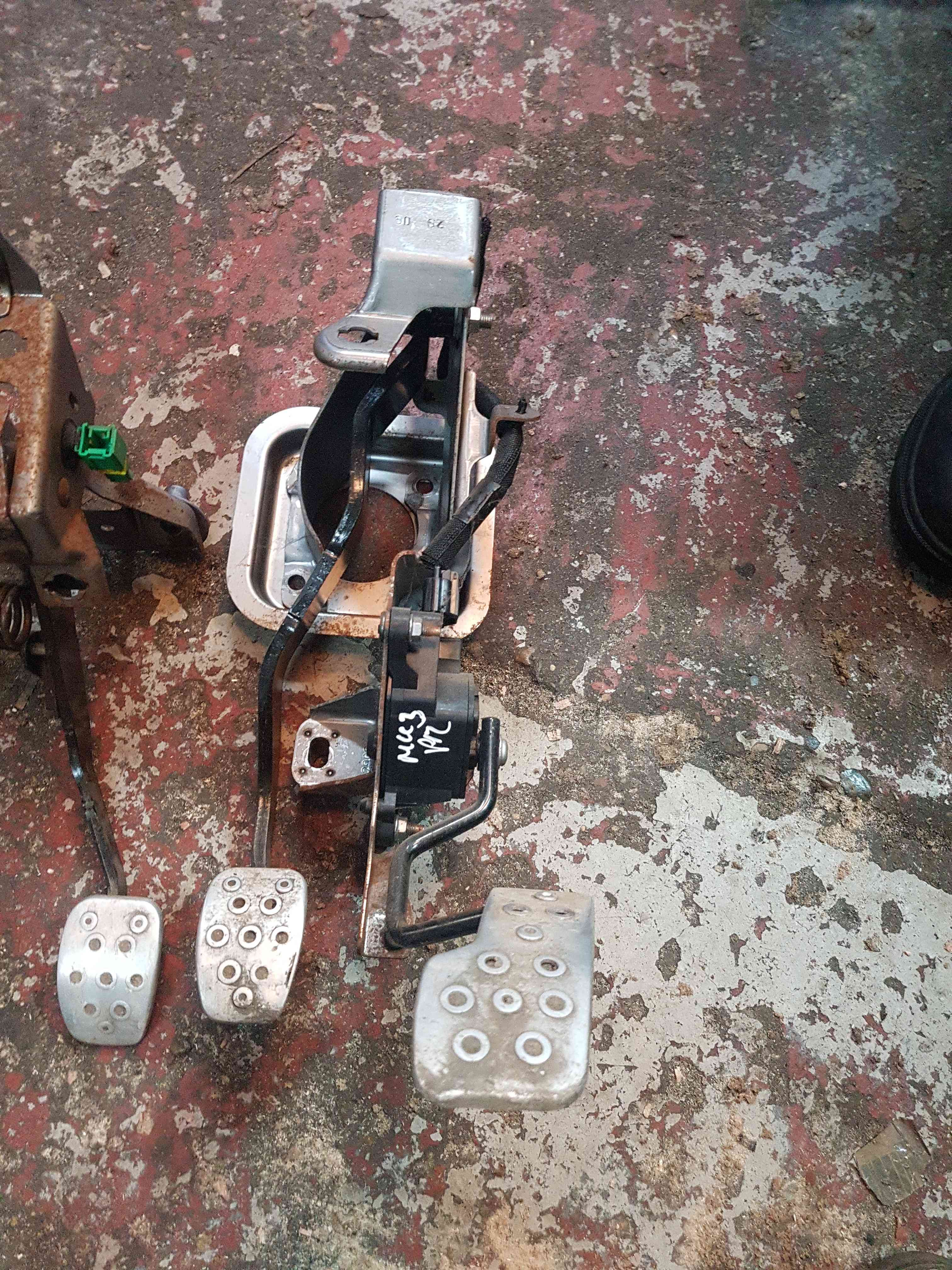 Thumb 3 Renault Clio MK3 2005-2012 Clutch Throttle Pedal Foot Mechanism