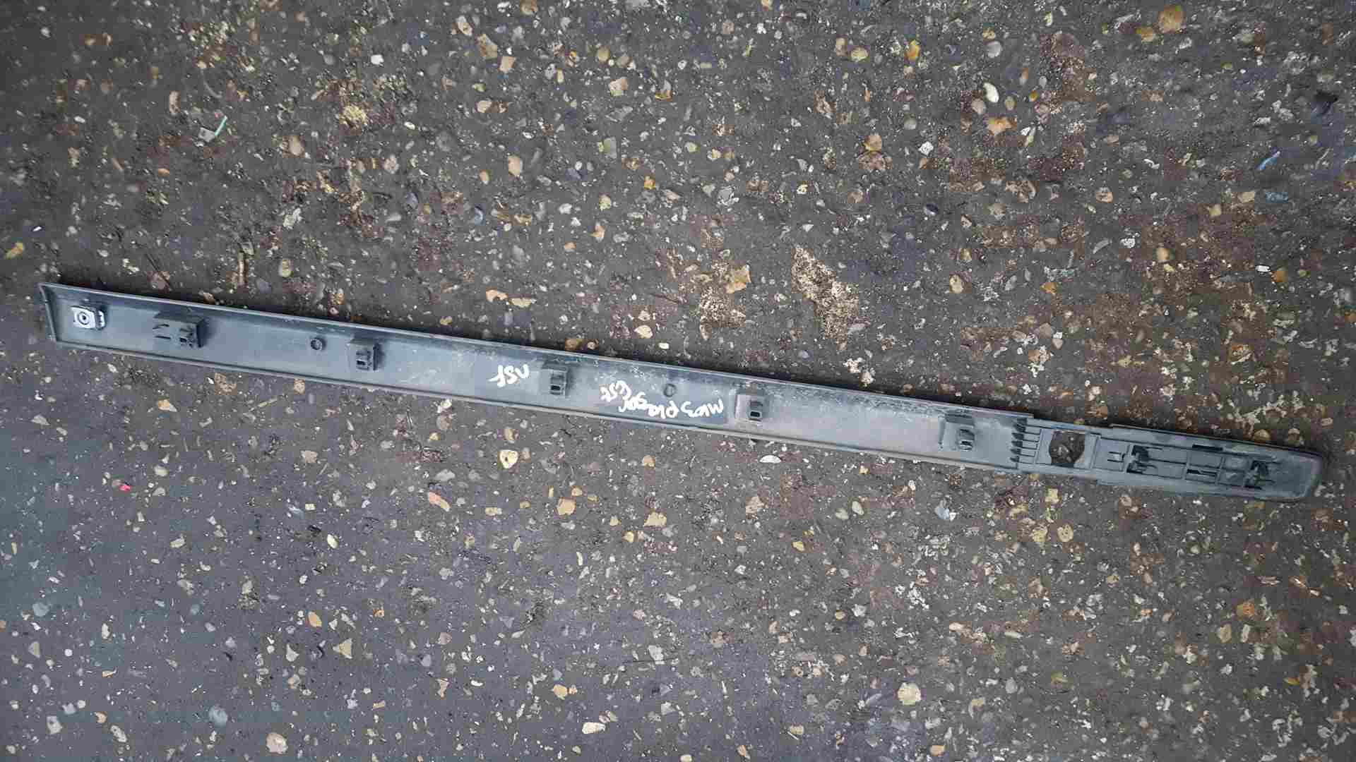 Thumb 2 Renault Clio MK3 2005-2012 DCI Passenger NSF Front Door Moulding Trim 5Dr