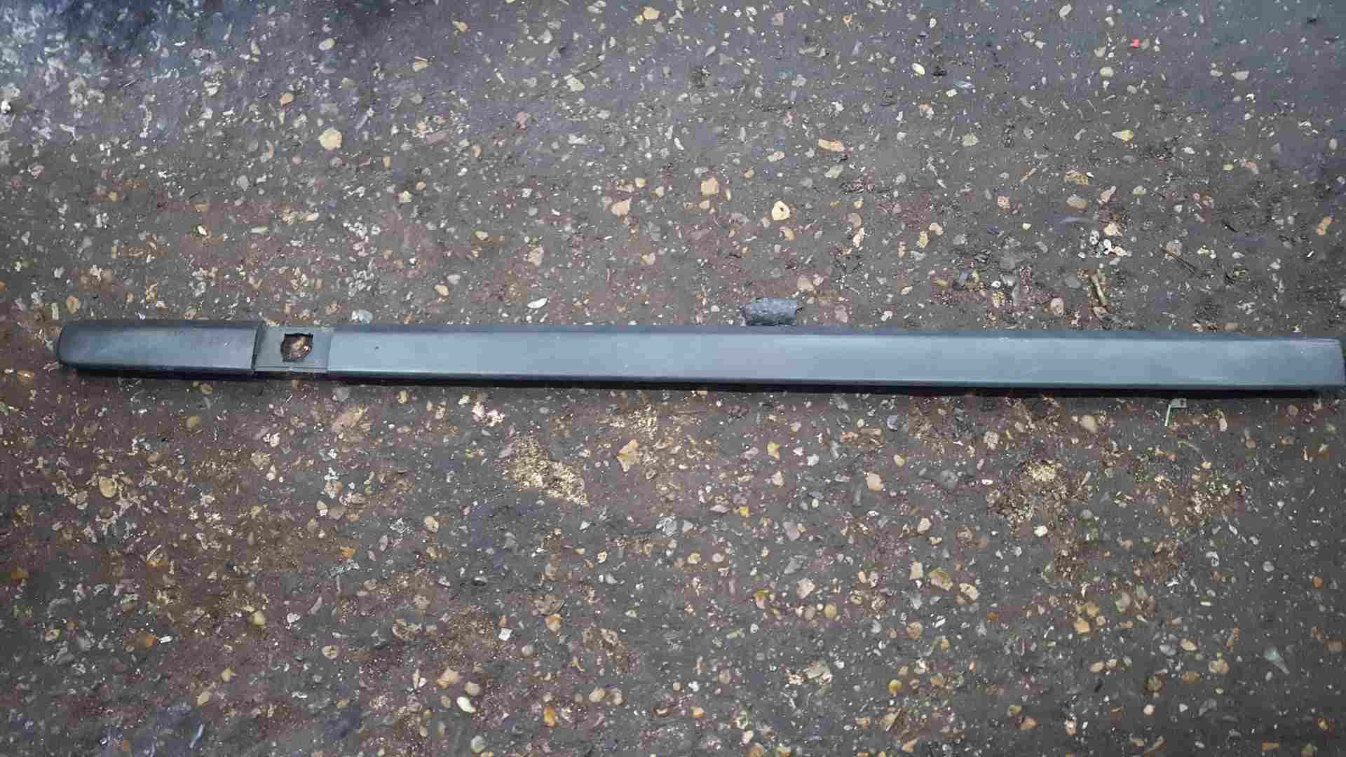 Thumb 4 Renault Clio MK3 2005-2012 DCI Passenger NSF Front Door Moulding Trim 5Dr