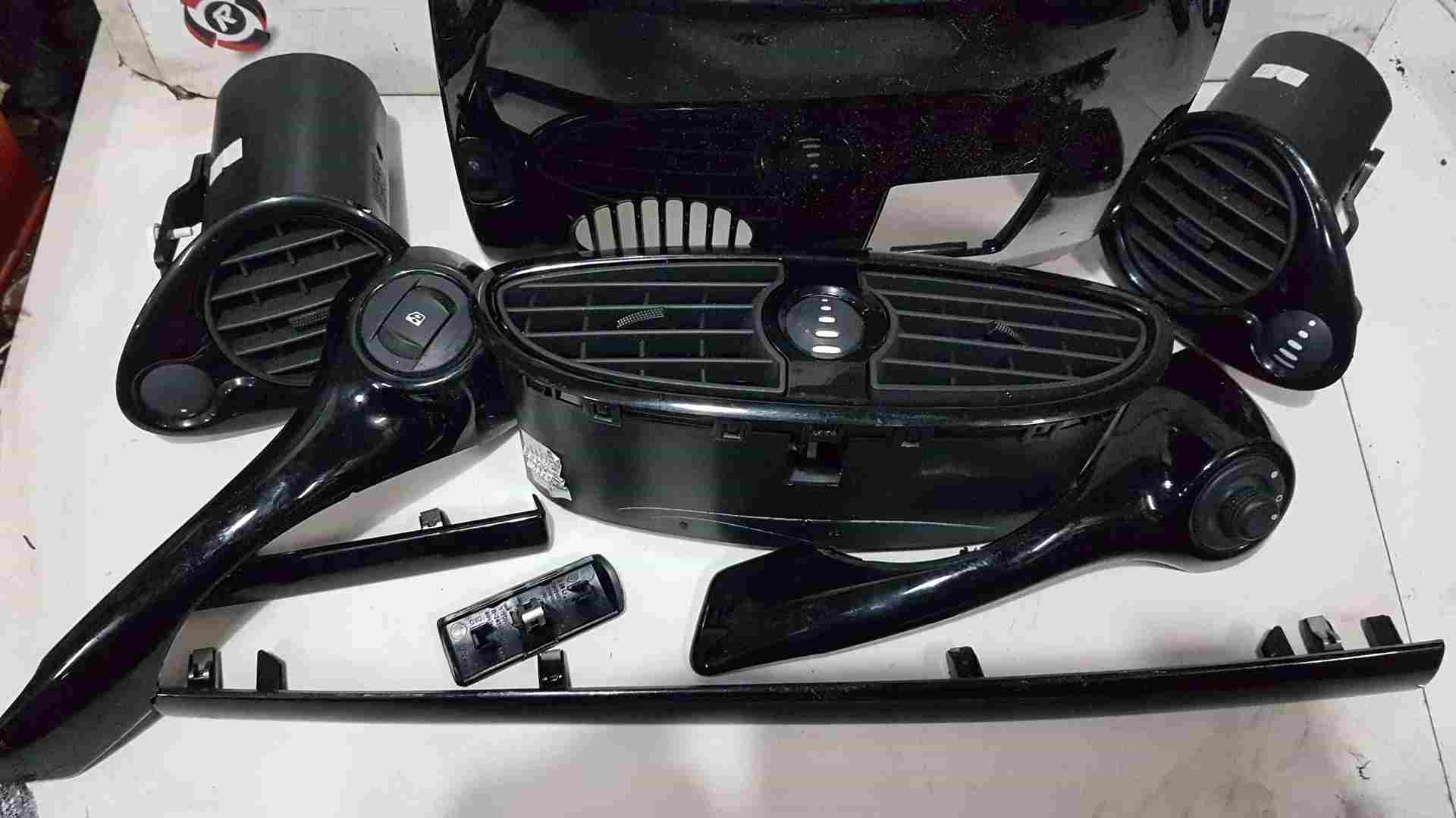 Thumb 2 Renault Clio MK3 2005-2012 Dashboard SET Trims Surround Gloss Black Handle Vents