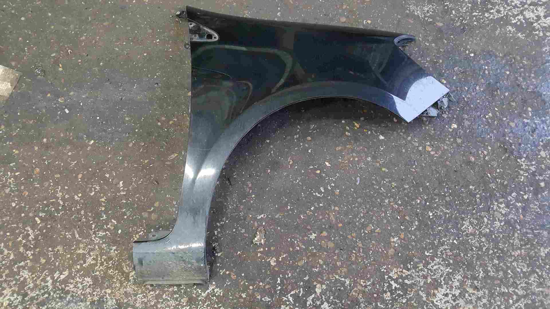 Renault Clio MK3 2005-2012 Drivers OS Wing Black 676 185