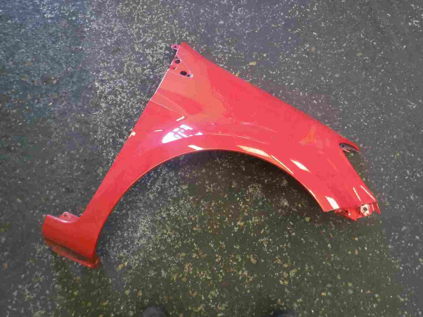 Renault Clio MK3 2005-2012 Drivers OS Wing Red 727 195
