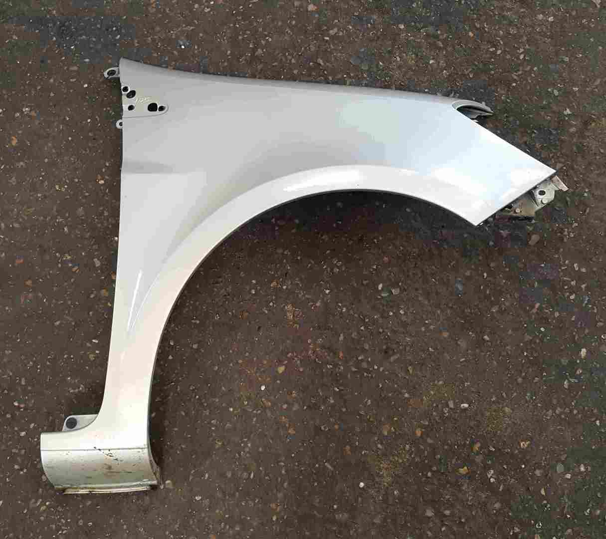 Renault Clio MK3 2005-2012 Drivers OS Wing Silver Gold TED11 185