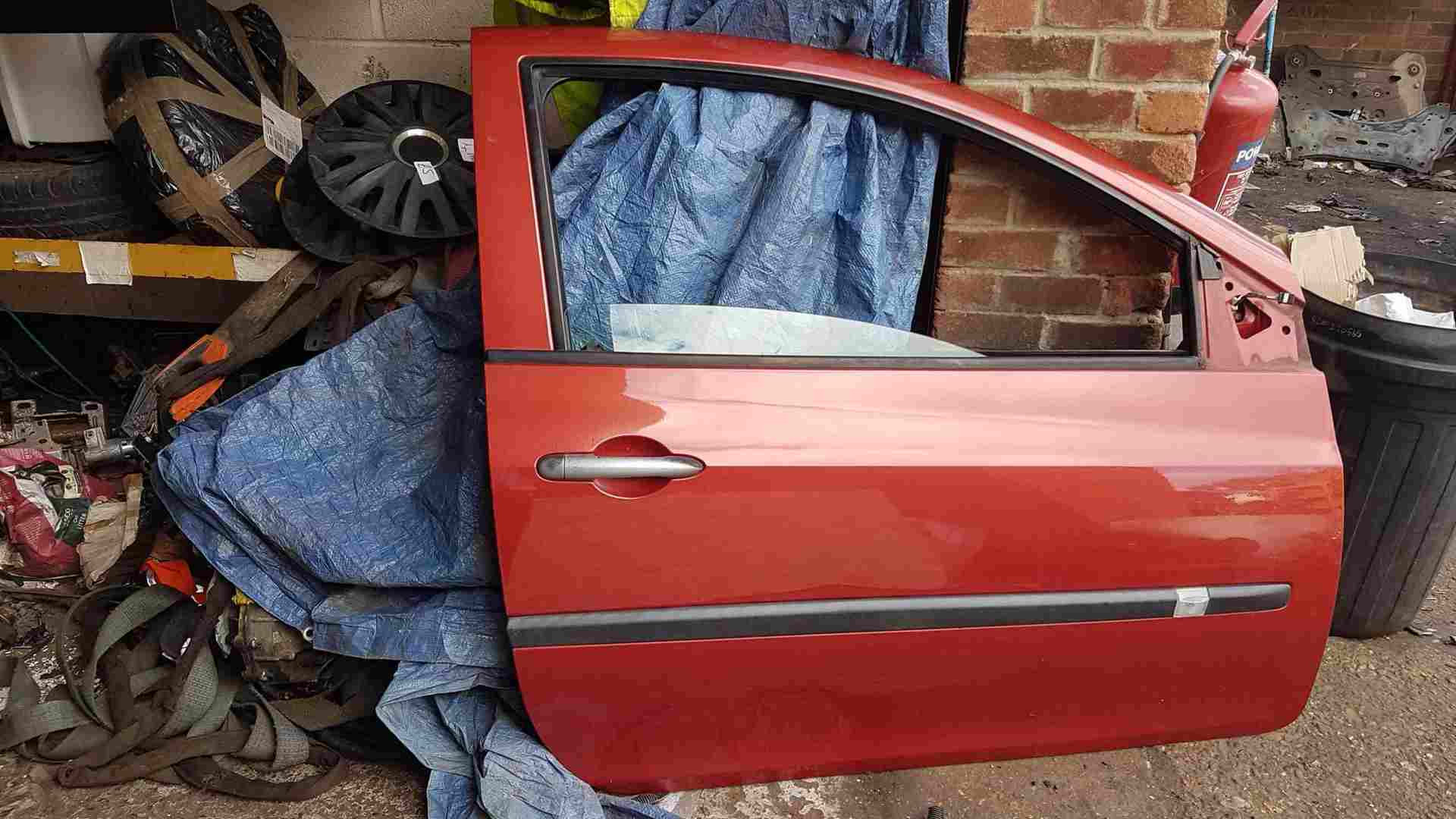 Thumb 2 Renault Clio MK3 2005-2012 Drivers OS Front Door RED Teb76 3Door