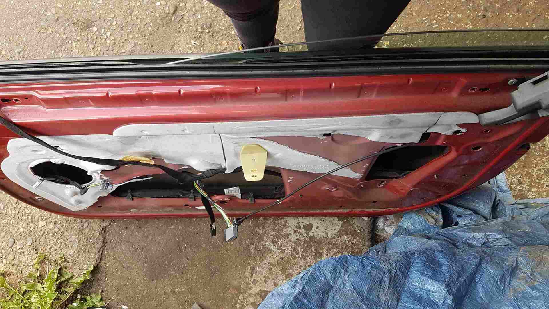 Thumb 5 Renault Clio MK3 2005-2012 Drivers OS Front Door RED Teb76 3Door