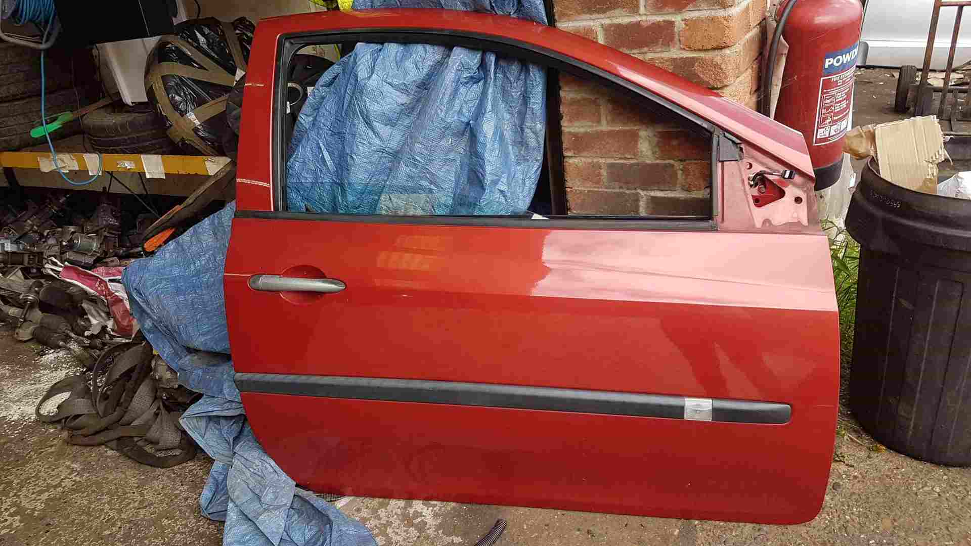 Thumb 6 Renault Clio MK3 2005-2012 Drivers OS Front Door RED Teb76 3Door