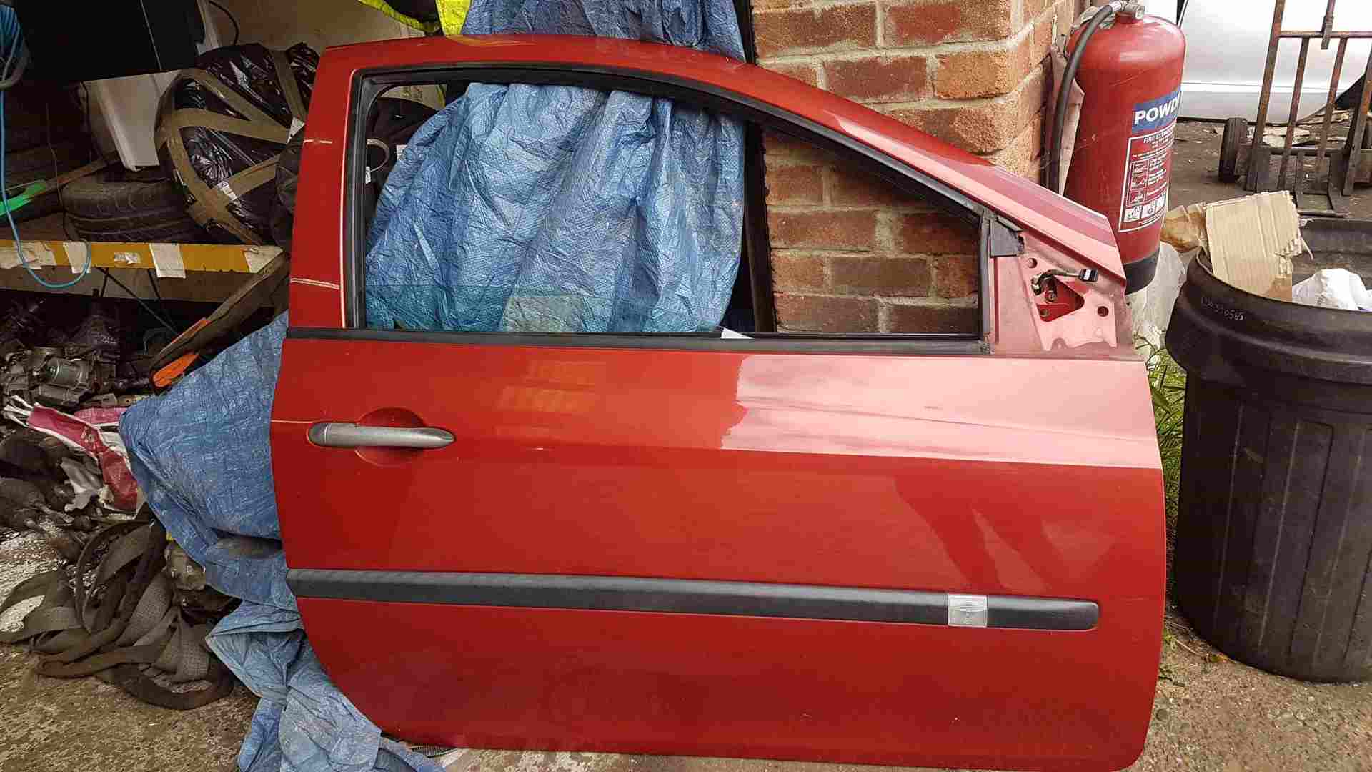 Thumb 7 Renault Clio MK3 2005-2012 Drivers OS Front Door RED Teb76 3Door
