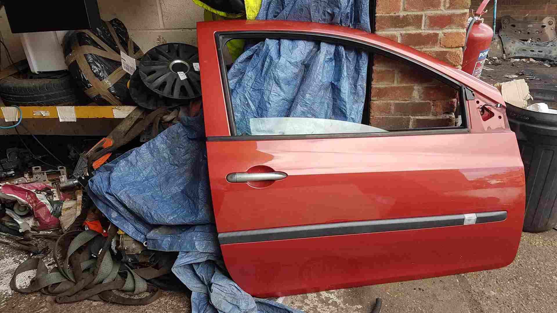 Renault Clio MK3 2005-2012 Drivers OS Front Door RED Teb76 3Door