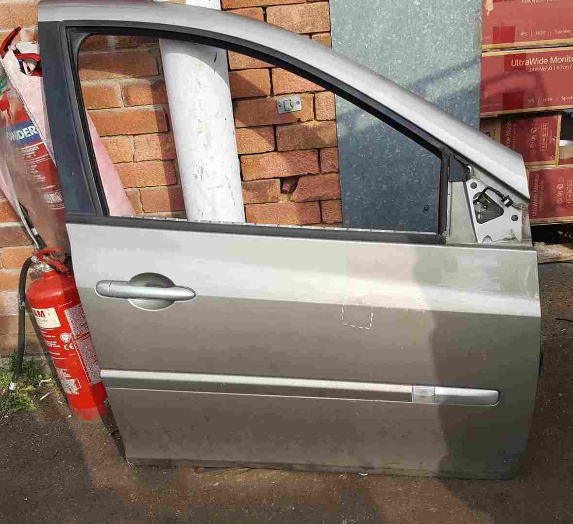 Renault Clio MK3 2005-2012 Drivers OSF Front Door Beige Gold TEHNK 5dr