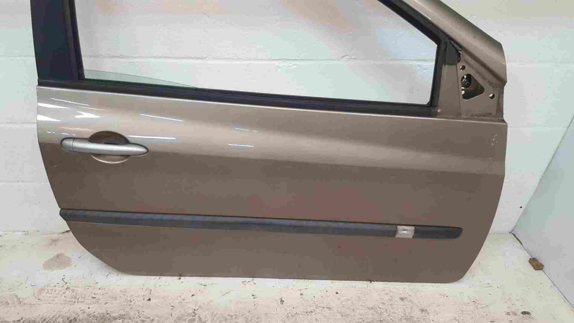 Thumb 2 Renault Clio MK3 2005-2012 Drivers OSF Front Door Beige Gold Tehnk 3Door Only