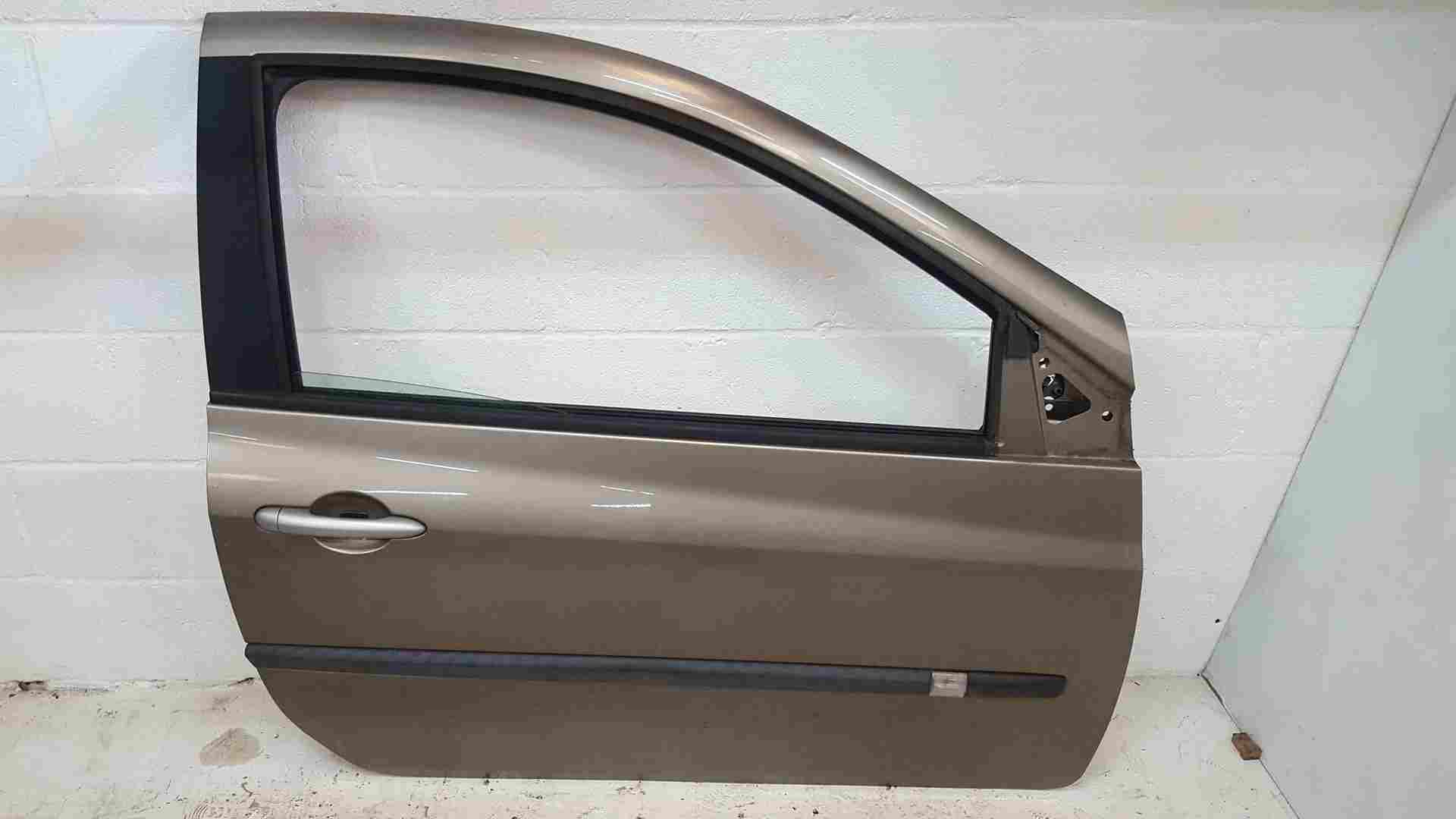 Renault Clio MK3 2005-2012 Drivers OSF Front Door Beige Gold Tehnk 3Door Only