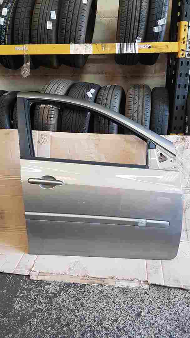 Thumb 3 Renault Clio MK3 2005-2012 Drivers OSF Front Door Beige Gold Tehnk 5Dr