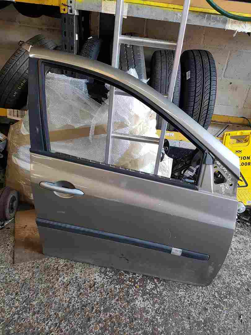Renault Clio MK3 2005-2012 Drivers OSF Front Door Beige Gold Tehnk 5Dr