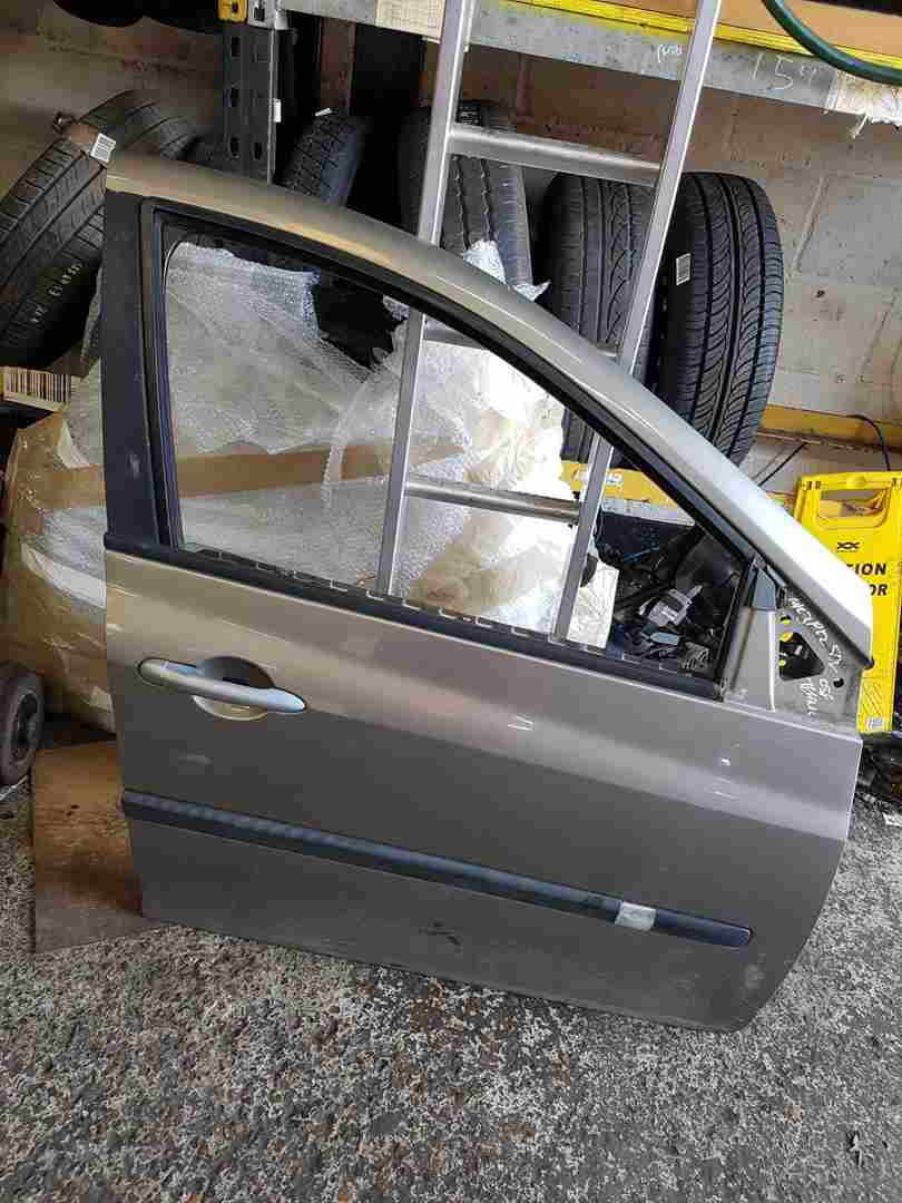 Thumb 2 Renault Clio MK3 2005-2012 Drivers OSF Front Door Beige Gold Tehnk 5Dr