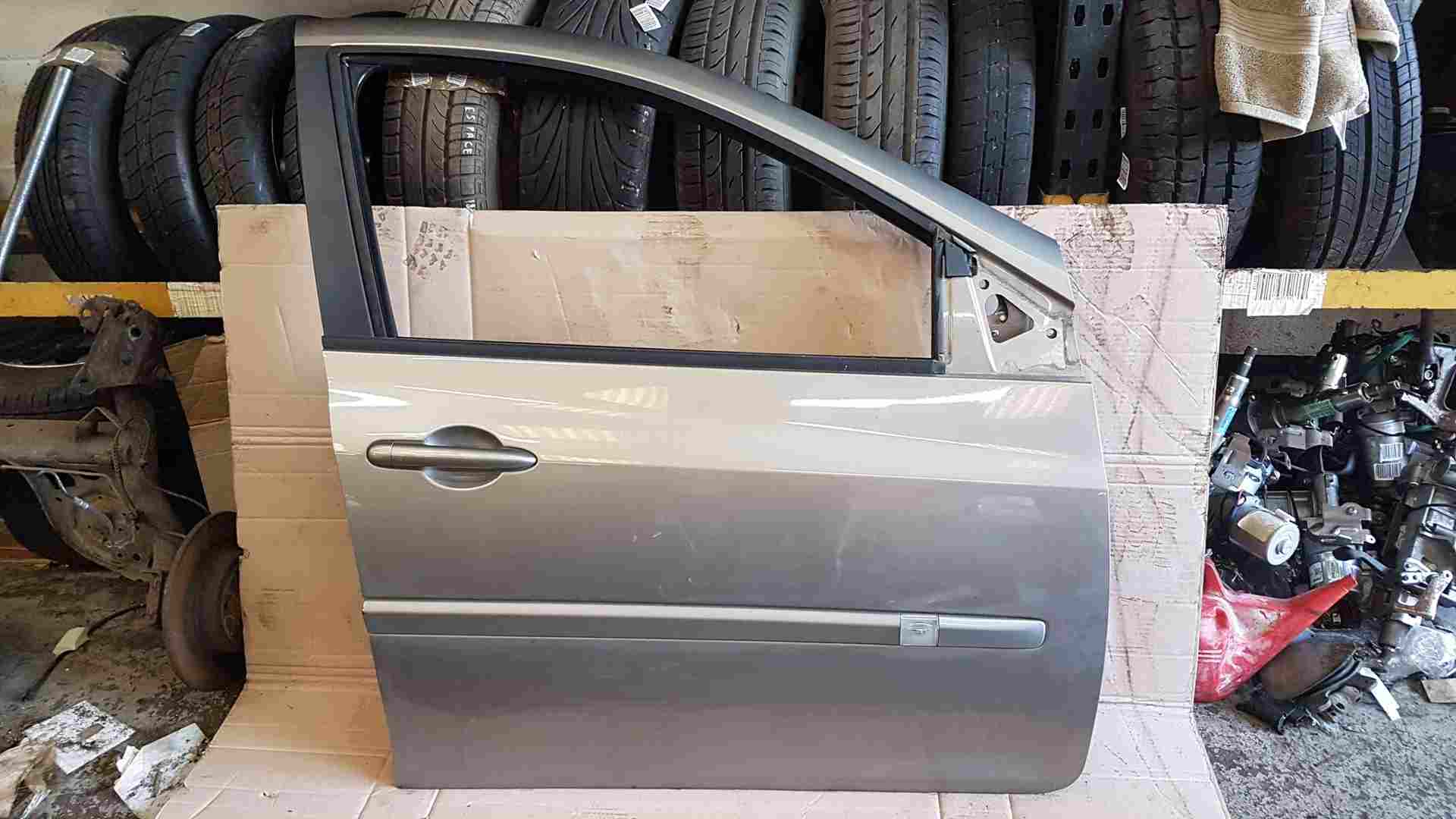 Renault Clio MK3 2005-2012 Drivers OSF Front Door Beige Gold Tehnk 5Dr
