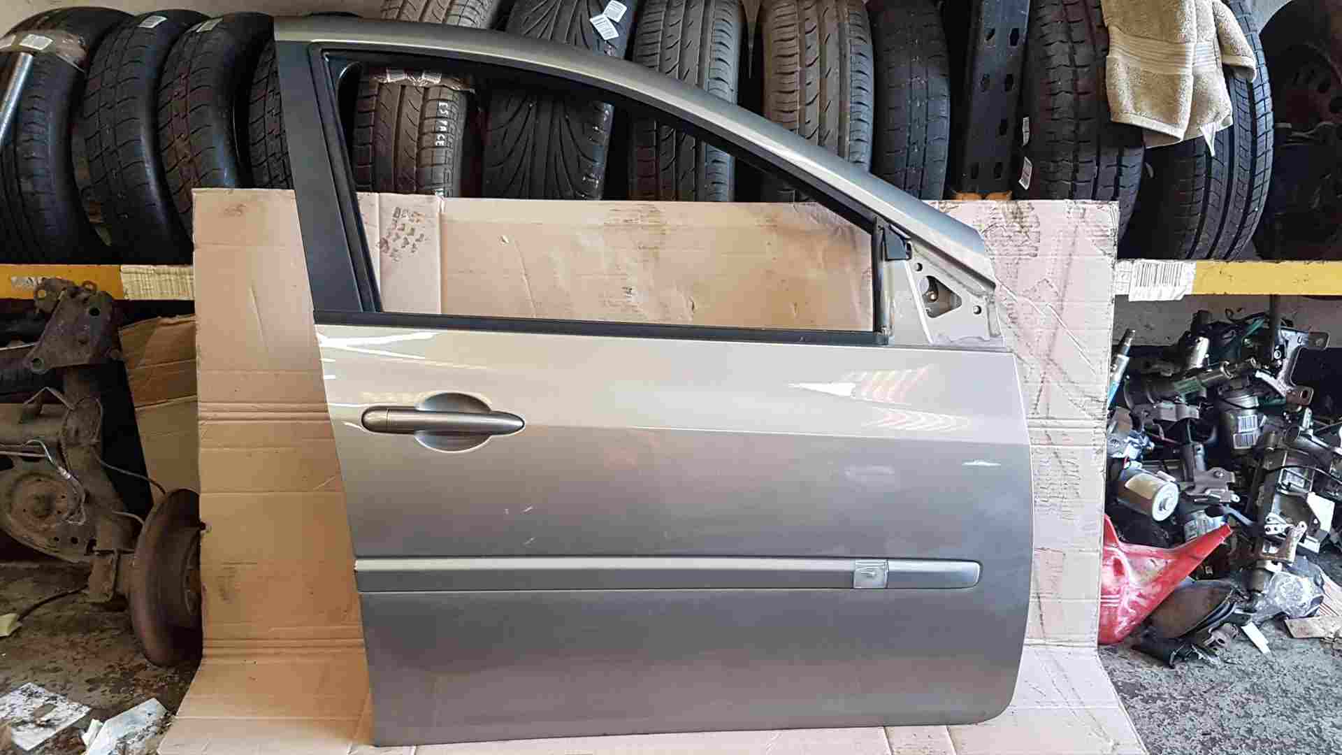 Thumb 2 Renault Clio MK3 2005-2012 Drivers OSF Front Door Beige Gold Tehnk 5Dr