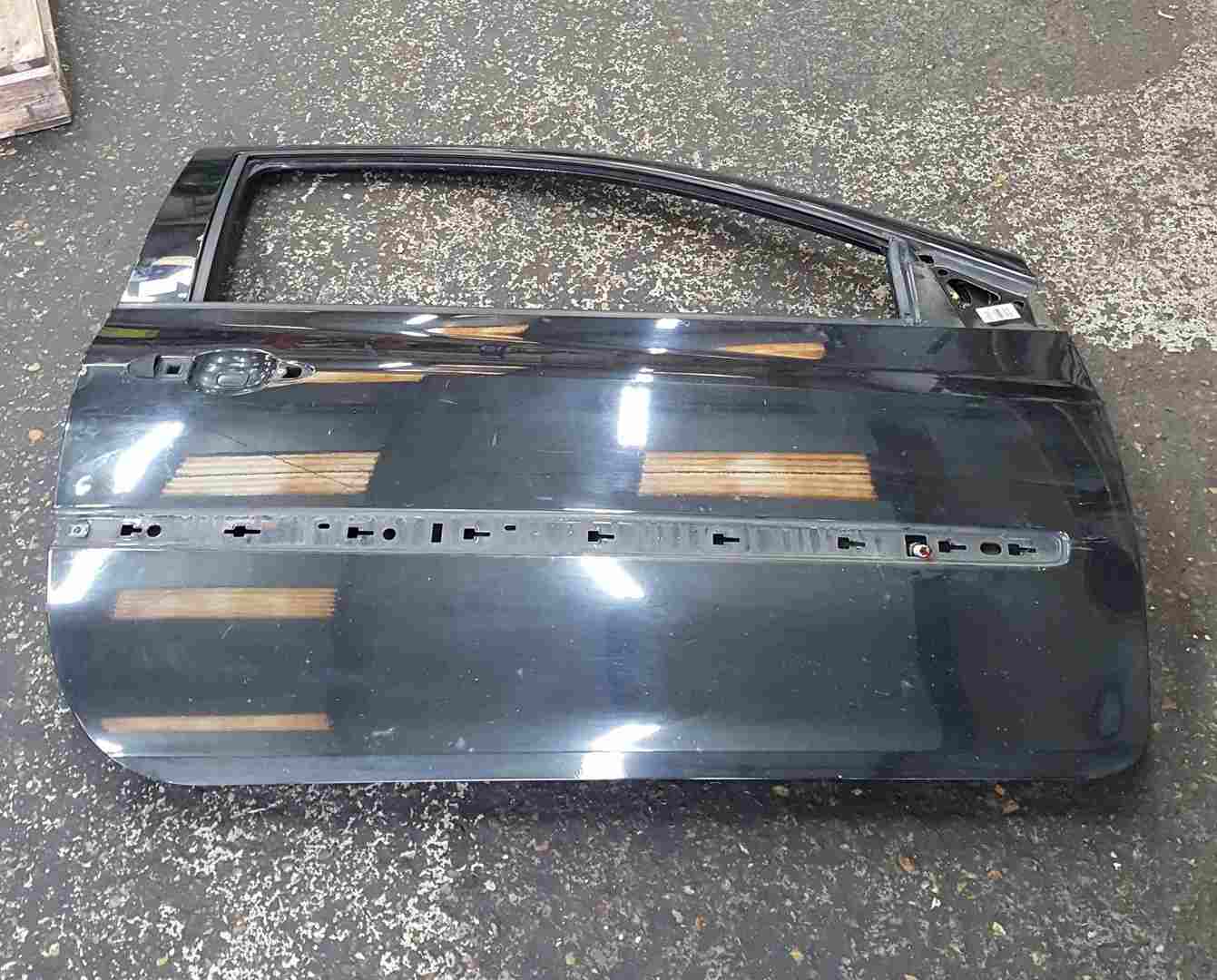 Renault Clio MK3 2005-2012 Drivers OSF Front Door Black 3dr