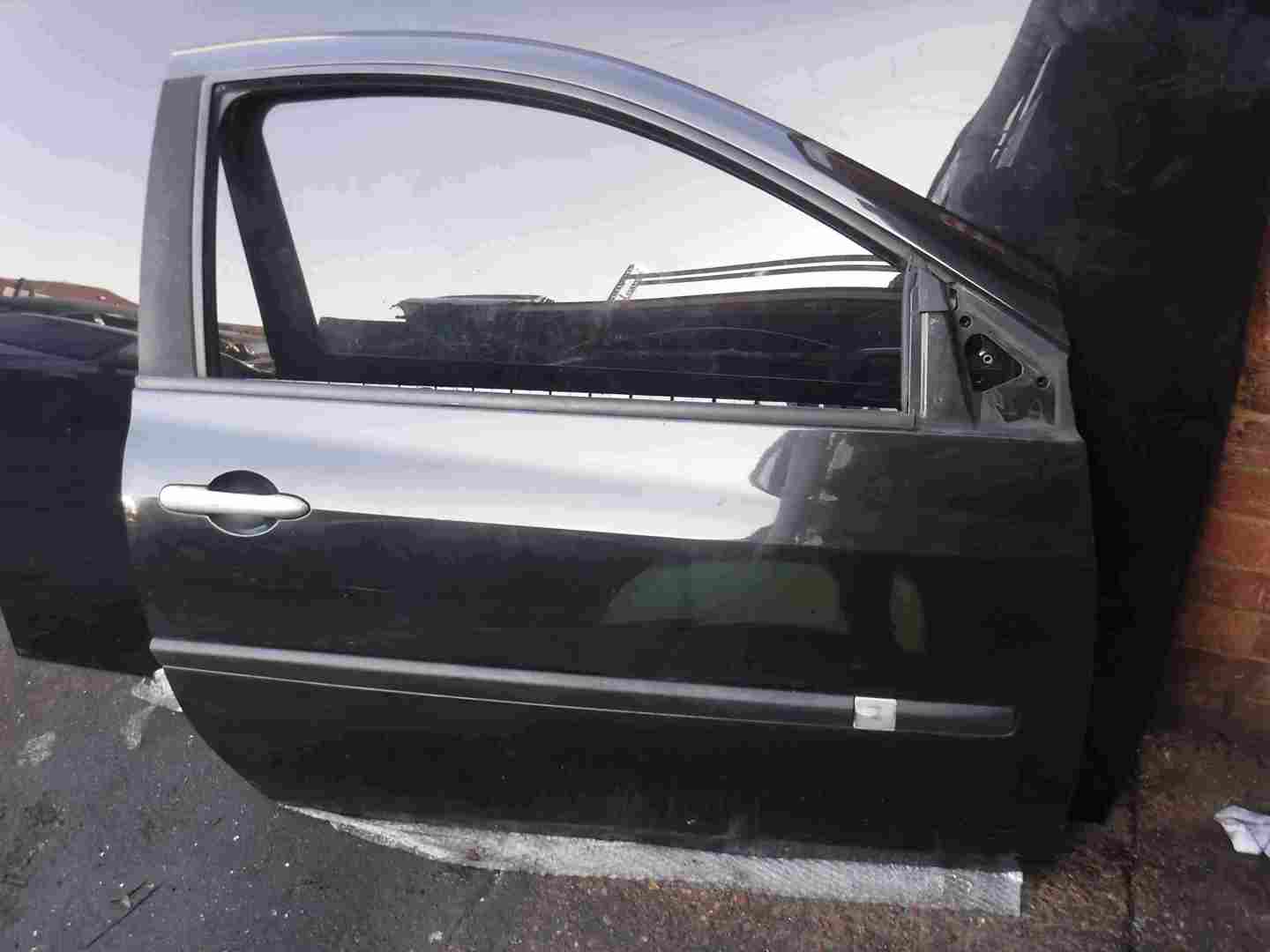 Renault Clio MK3 2005-2012 Drivers OSF Front Door Black 676 3dr